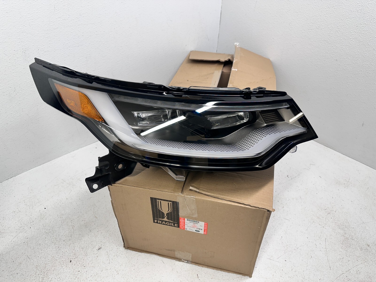 OEM 2021 2022 2023 Land Rover Discovery Right RH Headlamp LR144355 L462 MID
