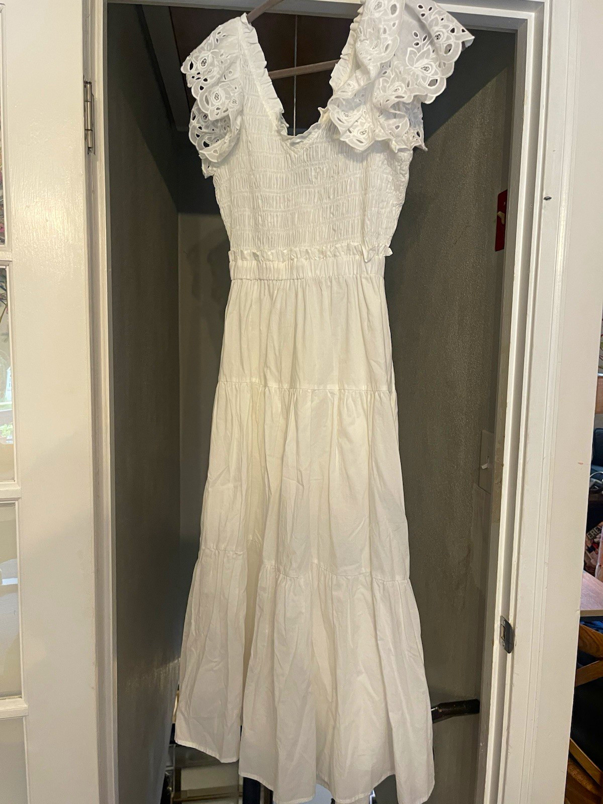 En Saison White Solid Maxi Dress Smocked Ruffle Bow V-Neck Size S