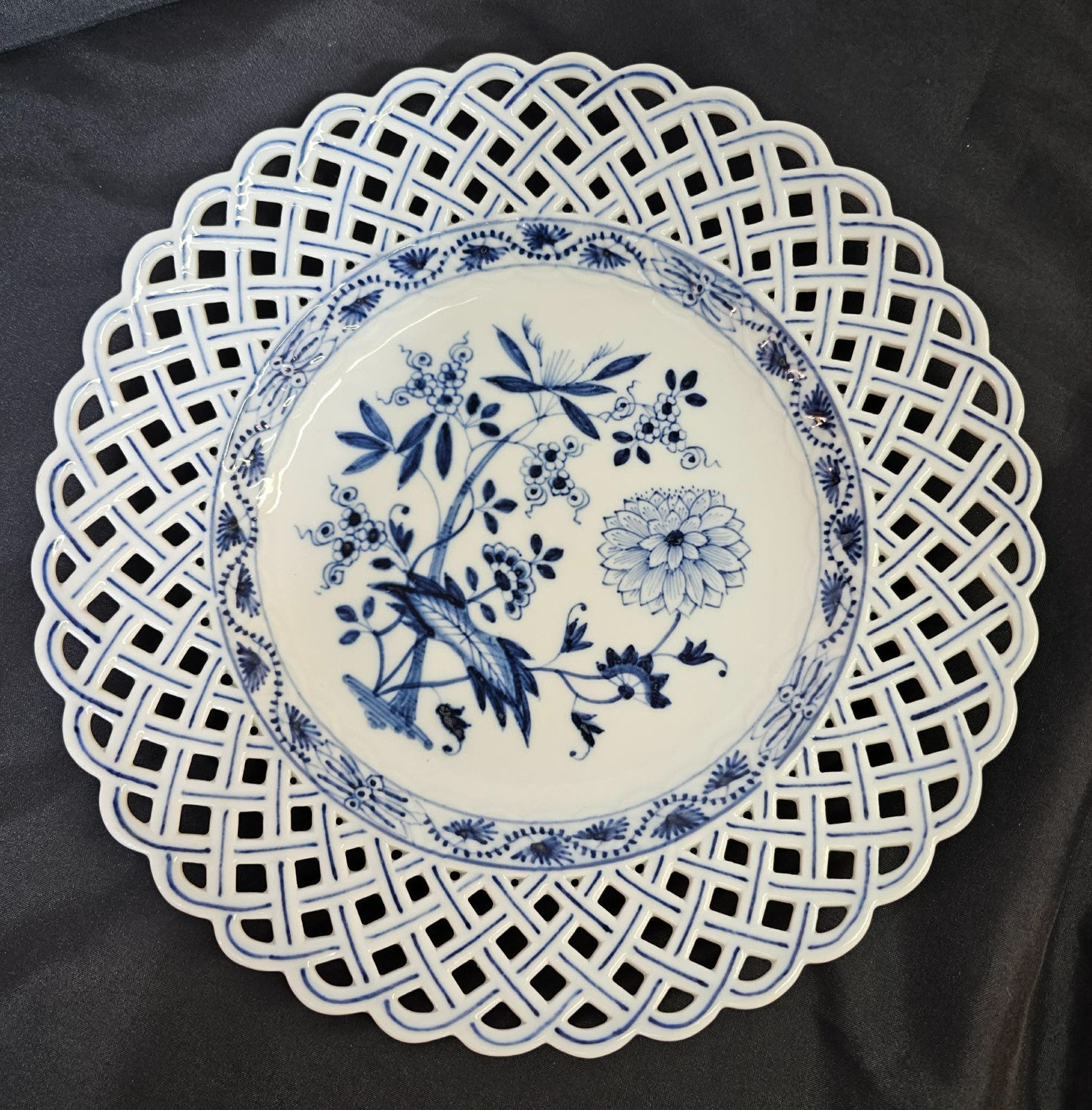 RARE- 18th C meissen Blue Onion Reticulated Plate 9\