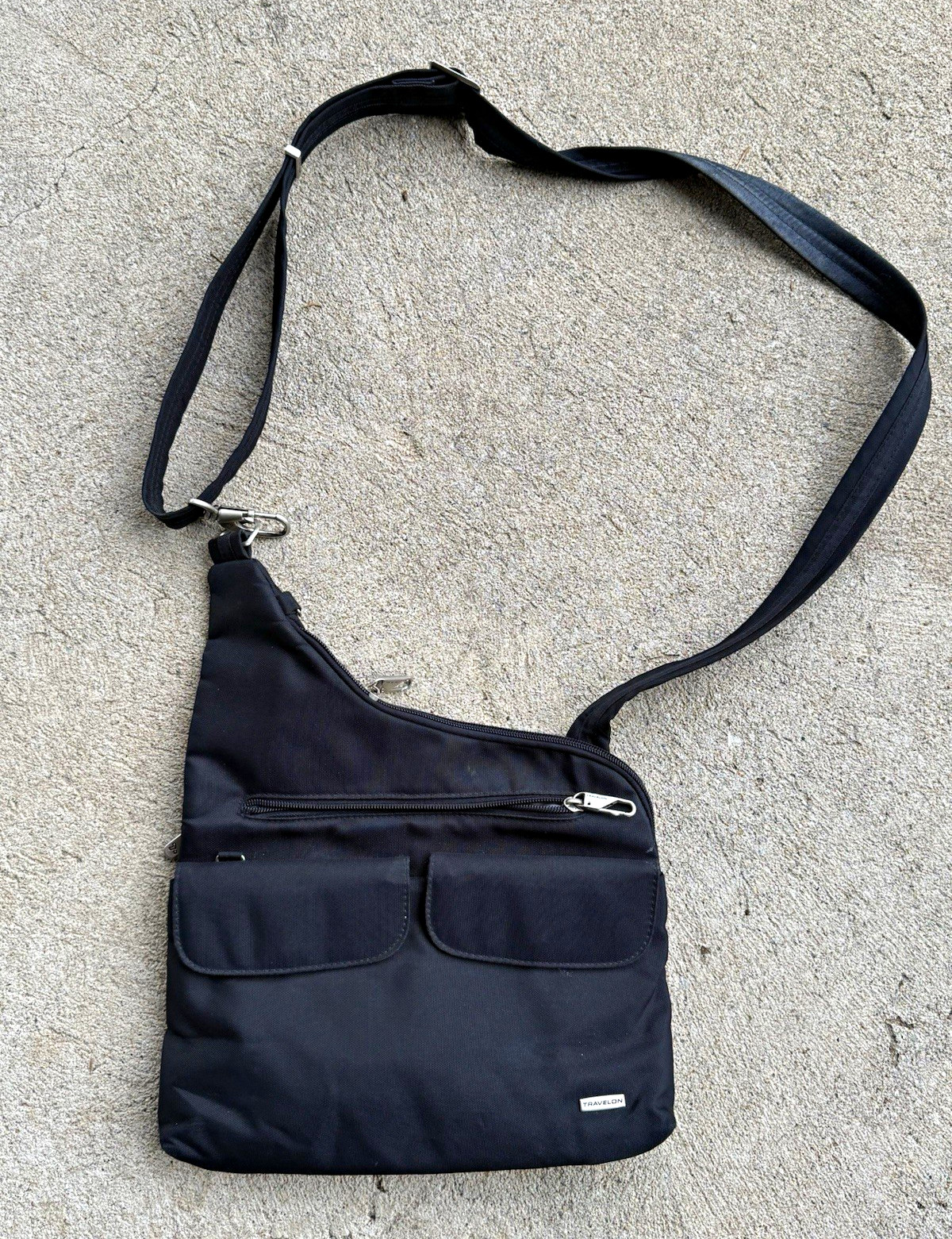 Travelon Anti Theft Black Crossbody Bag Adjustable Strap Multiple Pockets Travelon Anti Theft Black Crossbody Bag Adjustable Strap Multiple Pockets