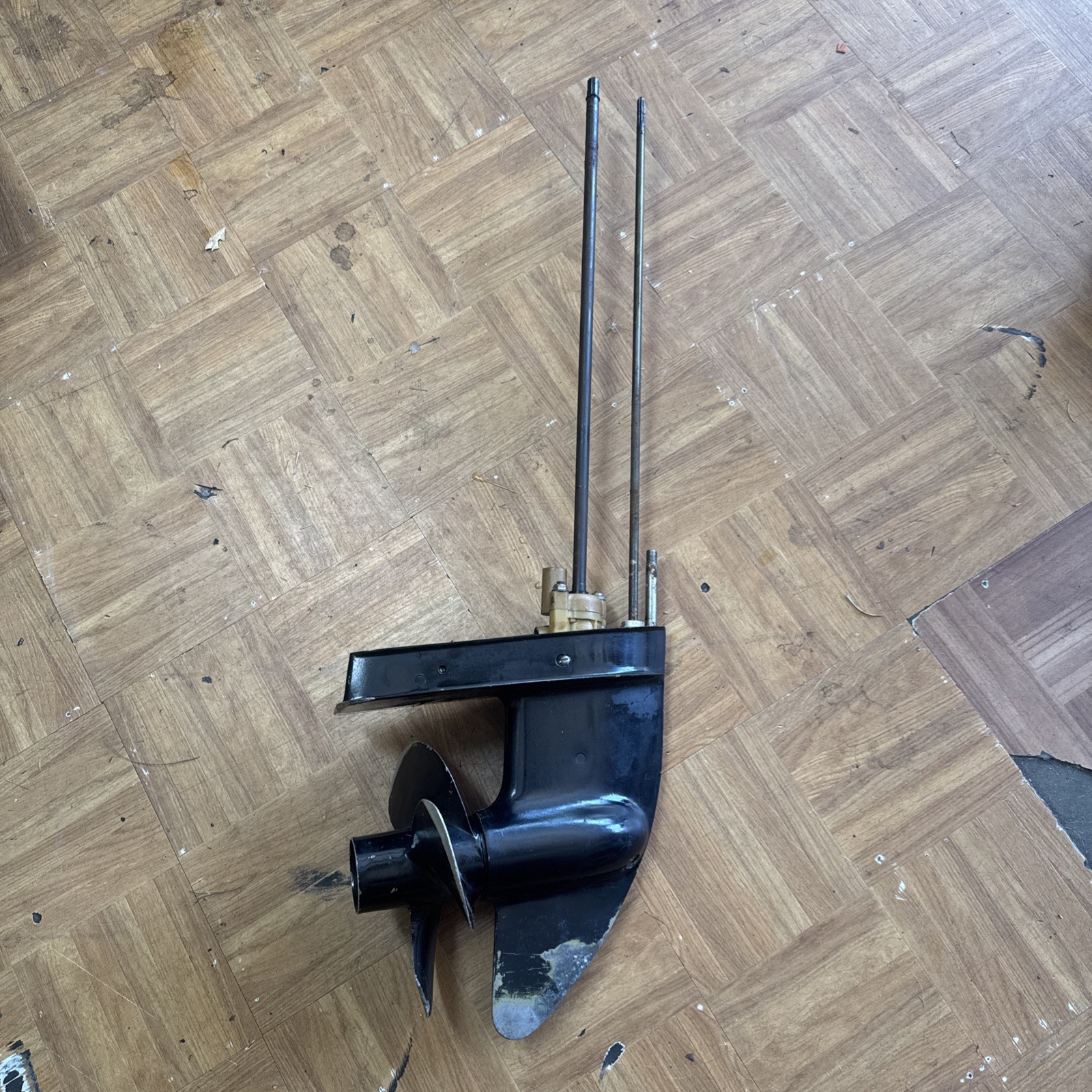 Lower unit for a 4 7.5 9.8 HP Mercury  Outboard Motor 110 