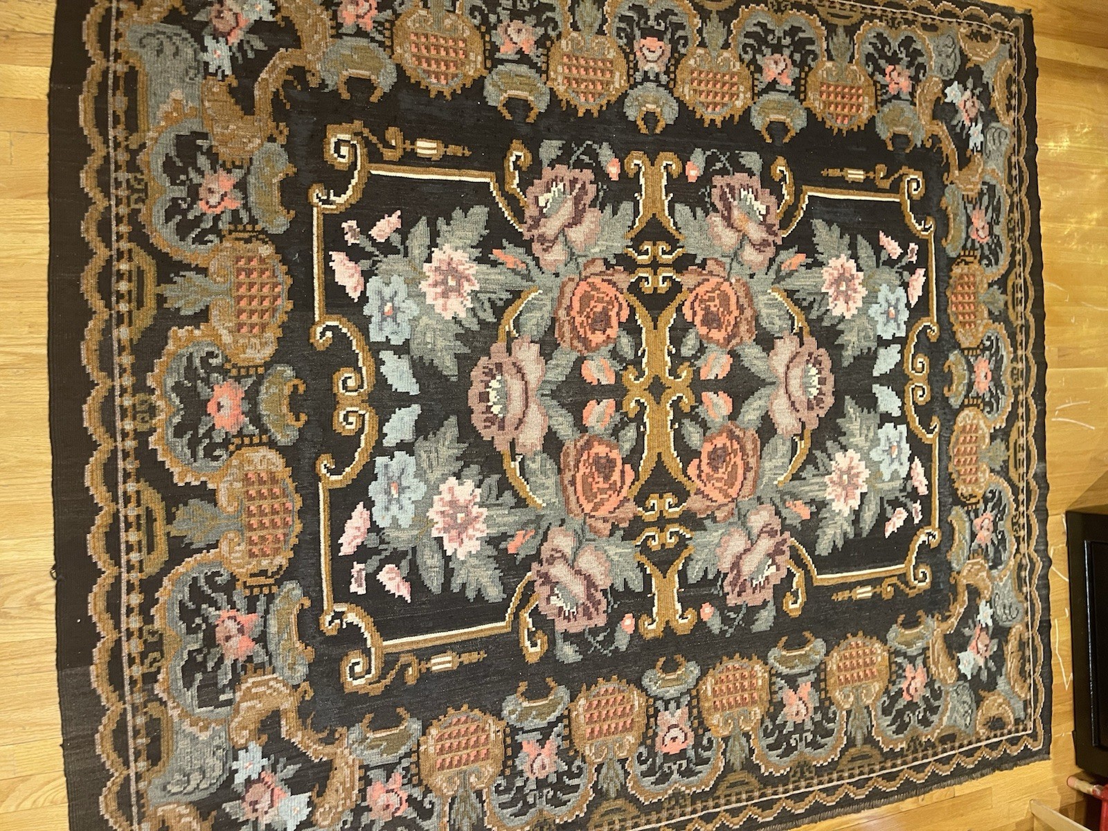 Antique Rose Kilim Rug Antique Rose Kilim Rug