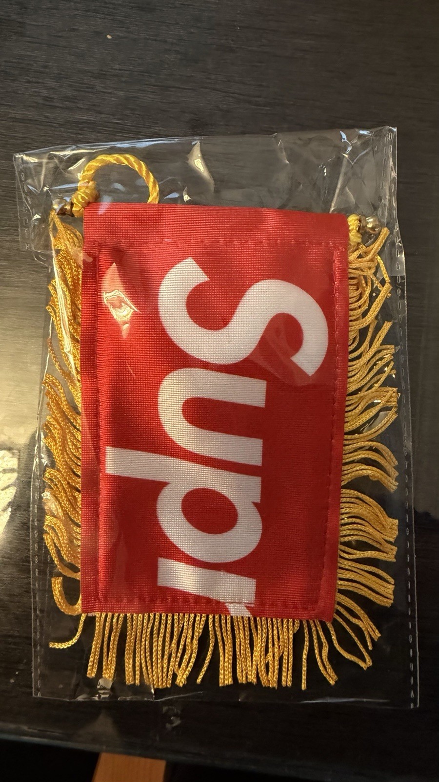 *Brand New* Supreme FW26 Gift Mini Fringed Banner Desk Flag With Suction *Brand New* Supreme FW26 Gift Mini Fringed Banner Desk Flag With Suction