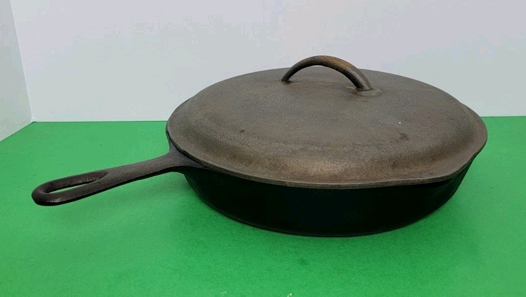 Vintage No. 8 Cast Iron Skillet With Lid - 10 5/8\