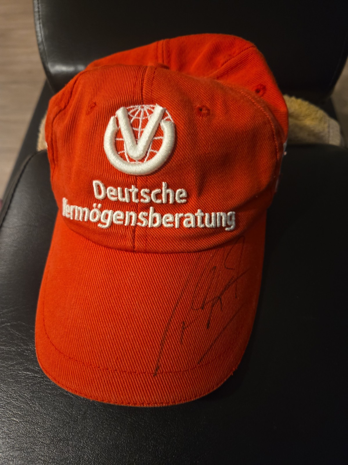 Vintage Michael Schumacher Ferrari F1 Cap Deutsche Vermogensberatung,HAND SIGNED Vintage Michael Schumacher Ferrari F1 Cap Deutsche Vermogensberatung,HAND SIGNED