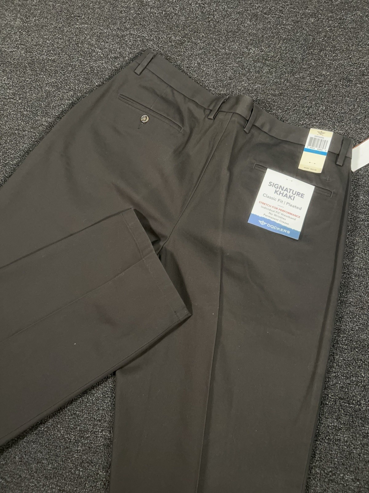 New Dockers Pants Men’s 36x34 Brown Signature Khaki Classic Pleated Stretch New Dockers Pants Men’s 36x34 Brown Signature Khaki Classic Pleated Stretch
