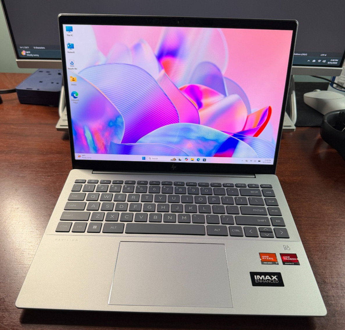 HP Pavilion Plus 14-ey0095cl 2.8K OLED Ryzen 7 7840U 16GB 256GB Win11 + Charger