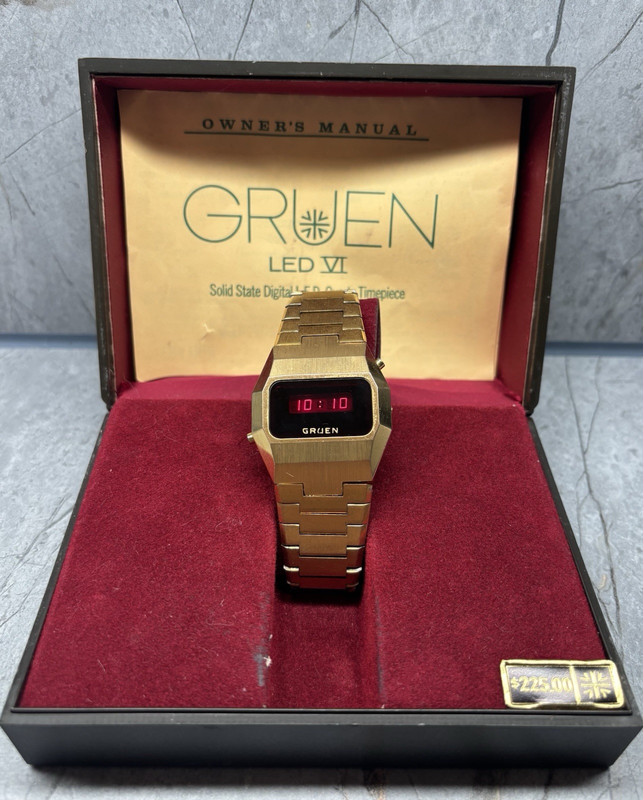 Rare 1970s Gruen LED VI Solid State 9236 Digital Quartz Watch Works Perfectly