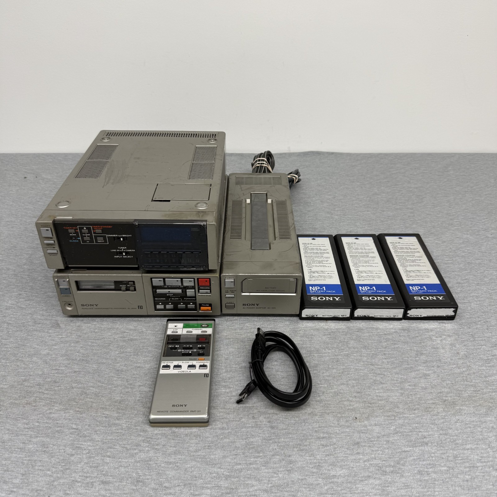 Vintage Sony SL-2000 Betamax Videocassette-Recorder TT-2000