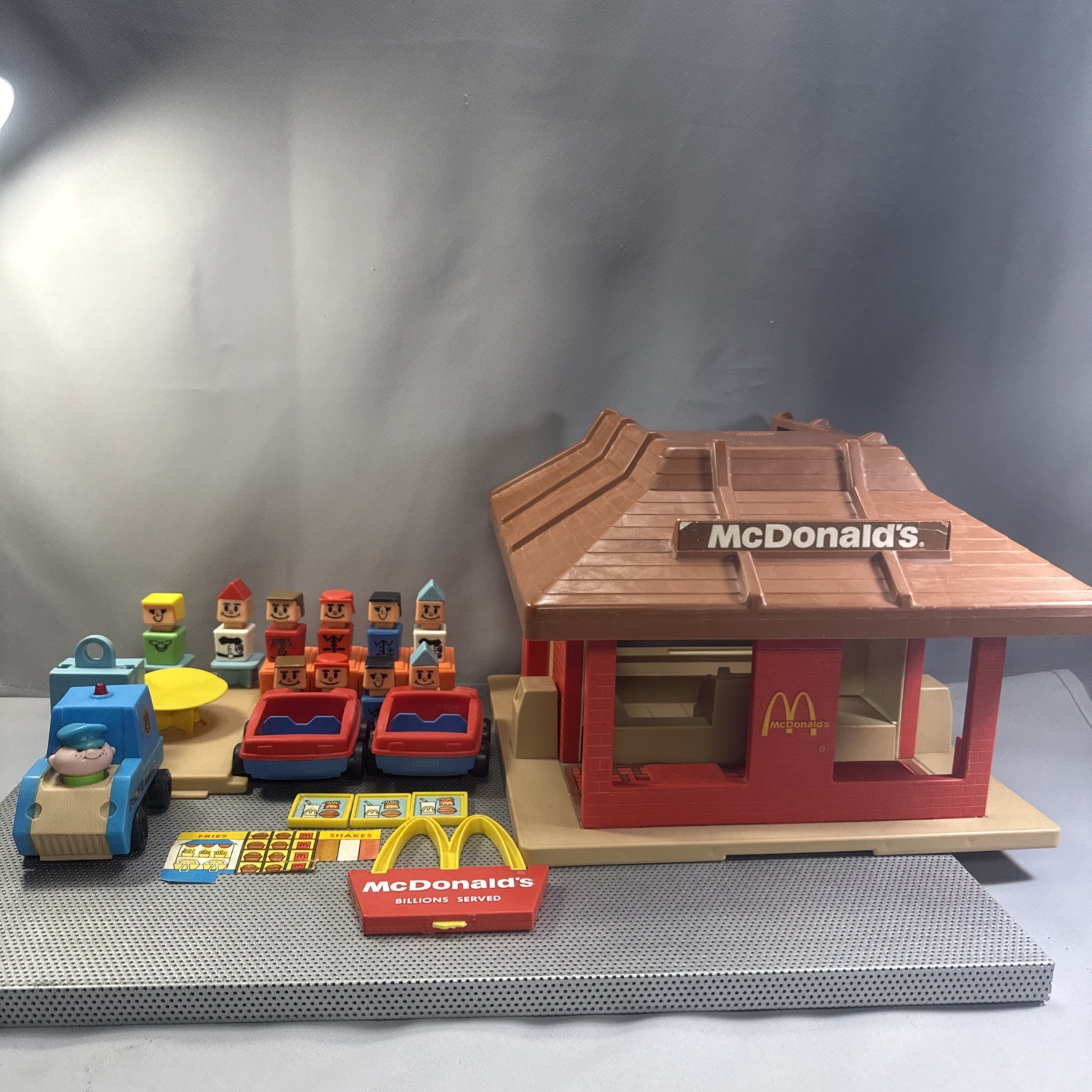 VTG 1974 PLAYSKOOL Familiar Places McDONALDS Play set Extras READ 430 LOT VTG 1974 PLAYSKOOL Familiar Places McDONALDS Play set Extras READ 430 LOT