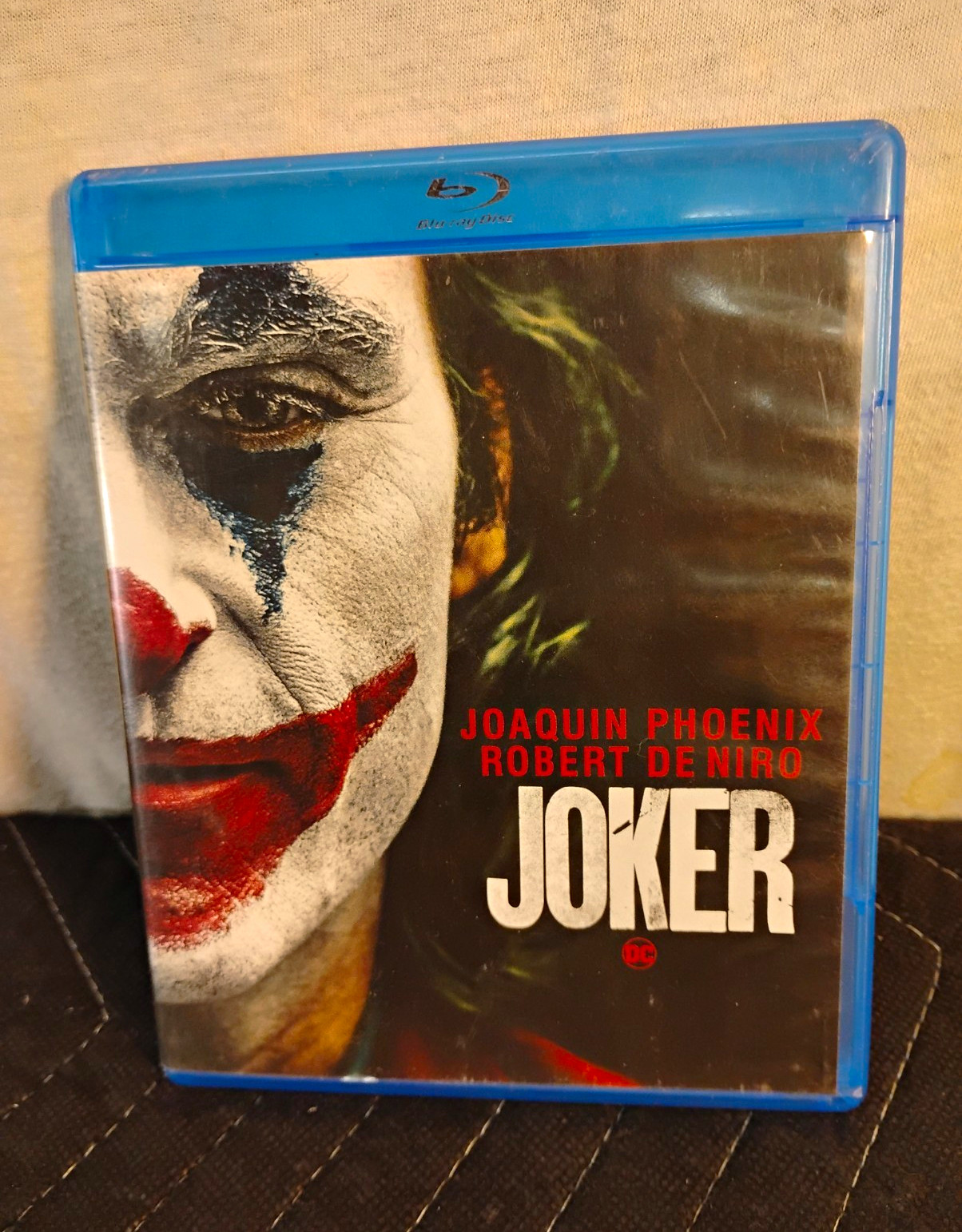 Joker (Blu-ray, 2019) R DC Drama Joaquin Phoenix Robert De Niro 122 min
