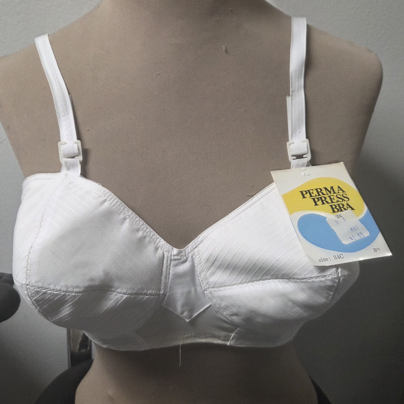 VINTAGE NWT 1950\'s 60\'s Women\'s Torpedo Bullet Bra Size 34C Lot of 3 USA. NOS