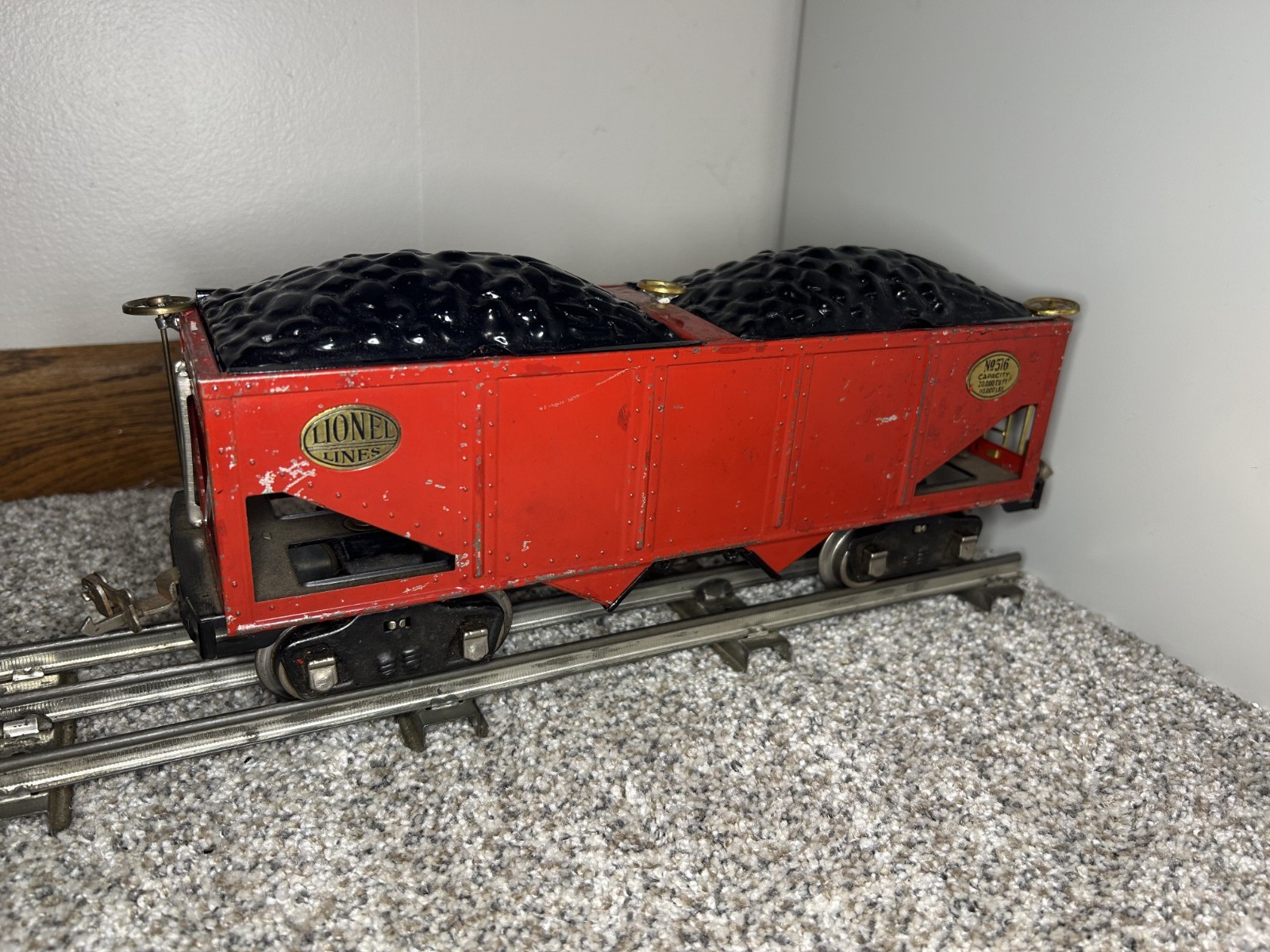 Lionel 516 Vintage Standard Gauge Lionel Lines 2-Bay Hopper with Coal Lionel 516 Vintage Standard Gauge Lionel Lines 2-Bay Hopper with Coal