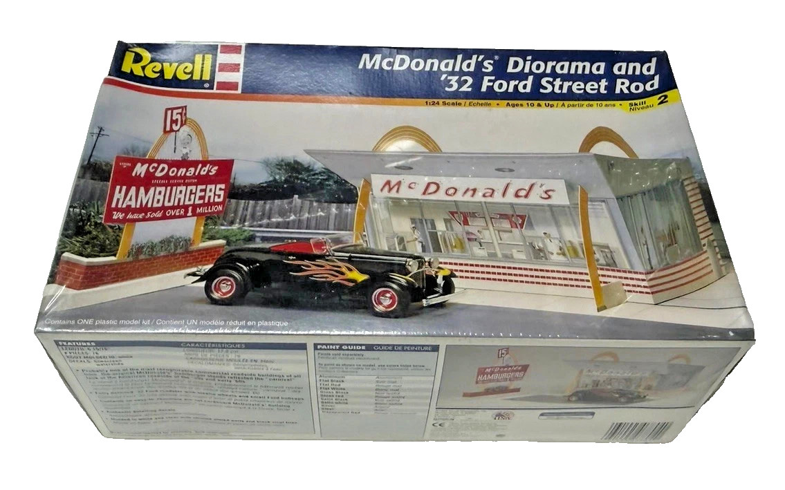 VTG REVELL 1999 1:25 SCALE \ VTG REVELL 1999 1:25 SCALE \