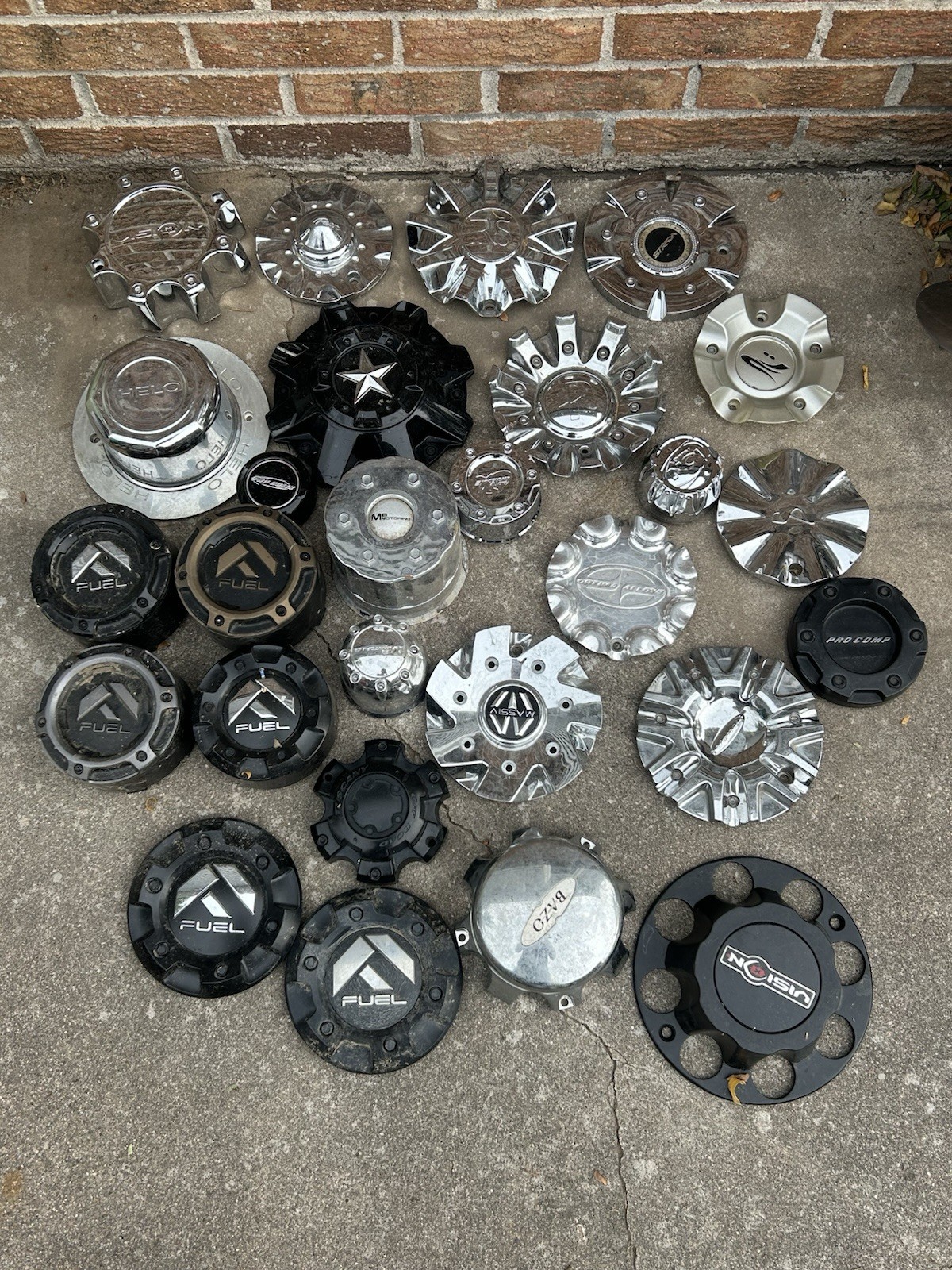 Wholesale Lot Of 27 Aftermarket Custom Rim Wheel Center Hub Caps Misc