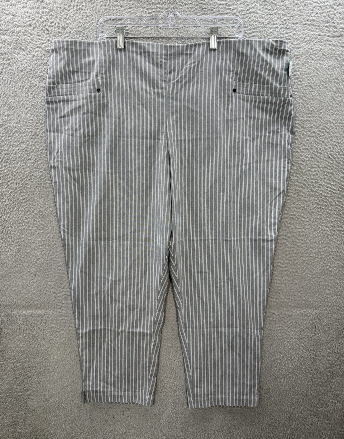 Maurices Pants Womens 3X Gray White Striped Bengaline High Rise Crop Stretch NEW Maurices Pants Womens 3X Gray White Striped Bengaline High Rise Crop Stretch NEW