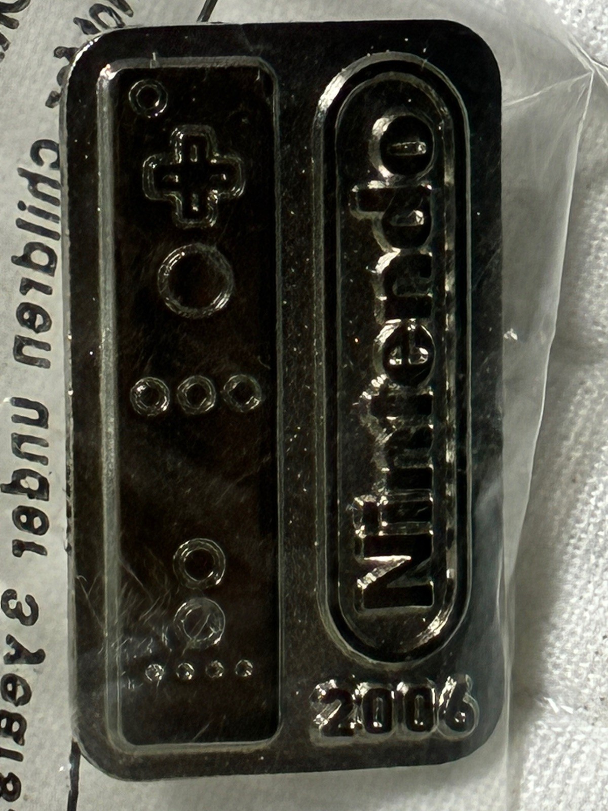 Vintage E3 Nintendo Wii Controller Silver Pin Pinback 2006 Vintage E3 Nintendo Wii Controller Silver Pin Pinback 2006