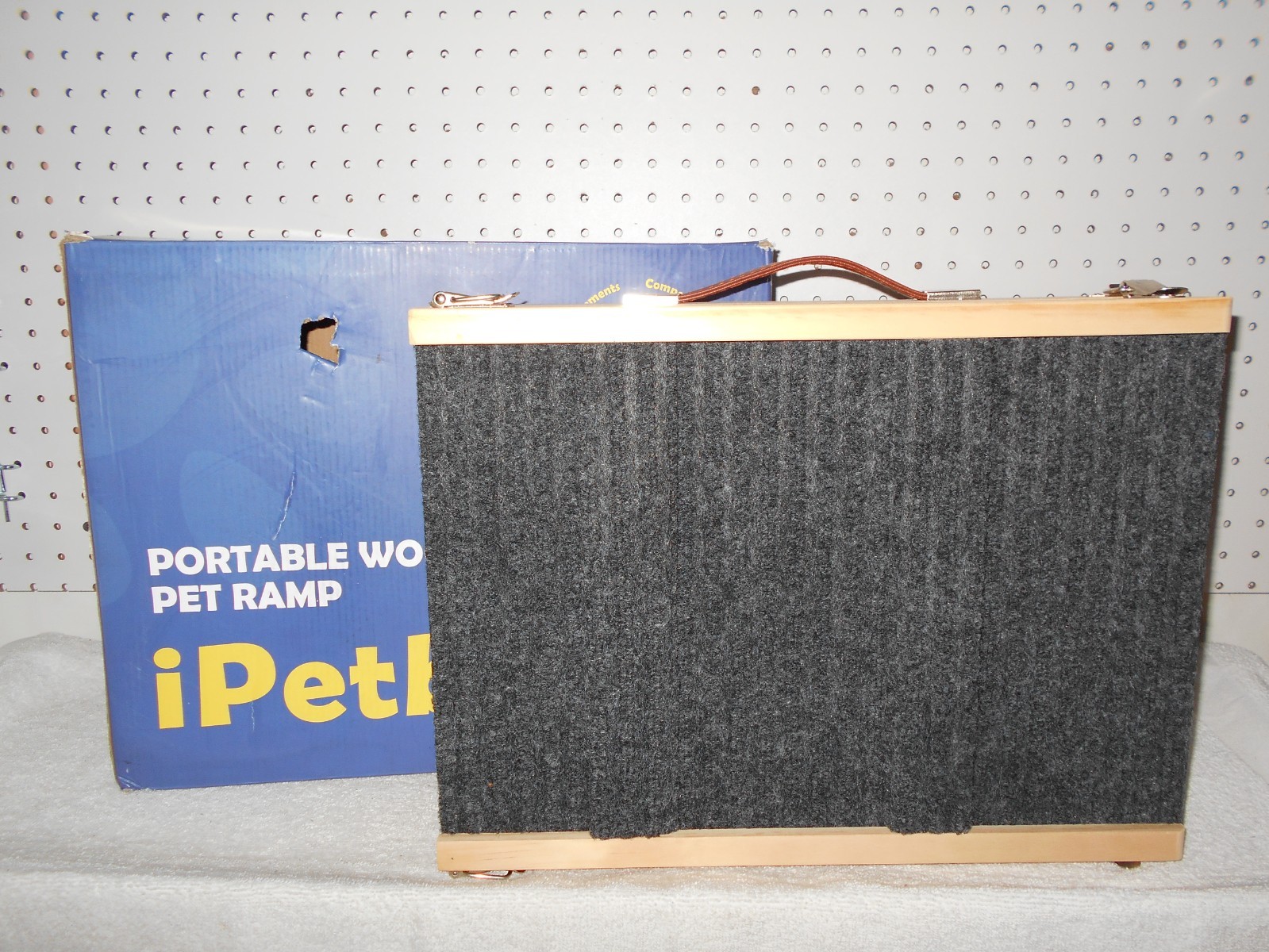 IPETBA PORTABLE WOODEN PET RAMP IN ORIGINAL BOX IPETBA PORTABLE WOODEN PET RAMP IN ORIGINAL BOX