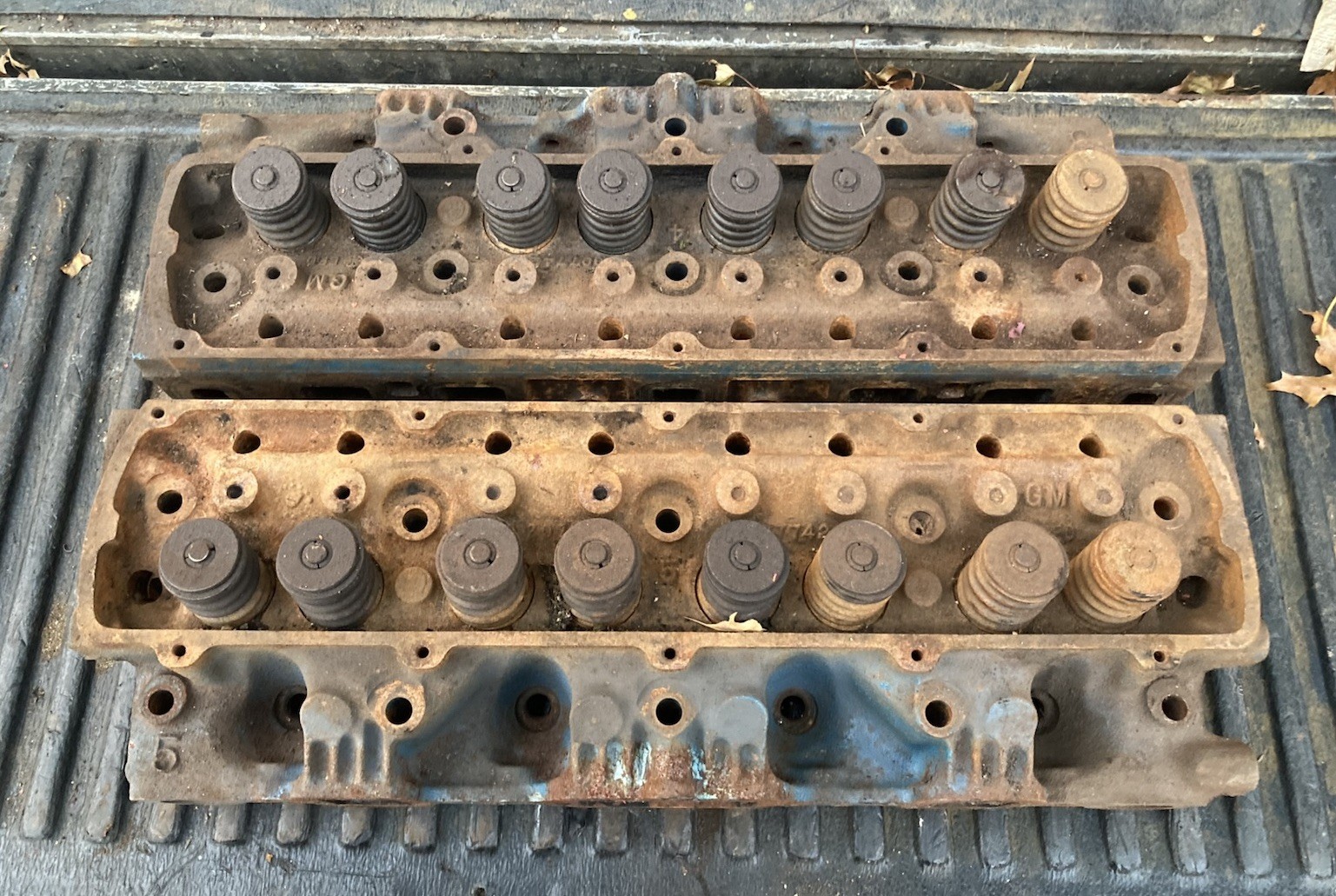 Vintage OEM Oldsmobile Rocket 330 350 #5 Cylinder Head Pair 397742 1960s Cores