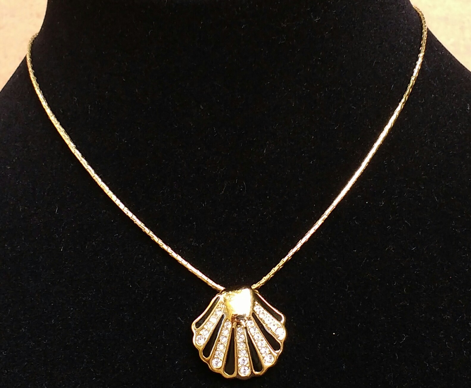 Lovely Vintage Christian Dior Necklace Rhinestone Black Enamel Gold Tone Shell Lovely Vintage Christian Dior Necklace Rhinestone Black Enamel Gold Tone Shell