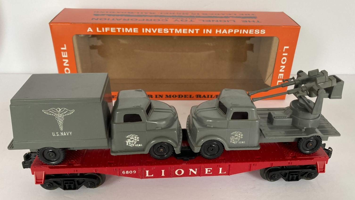 Lionel #6809 Vintage Flatcar with USMC antiaircraft & medical truck 1958