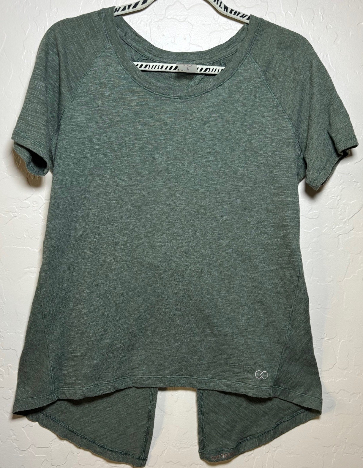 CALIA Carrie Underwood Womens S Sage Green Twist Back Open Back Athletic Top