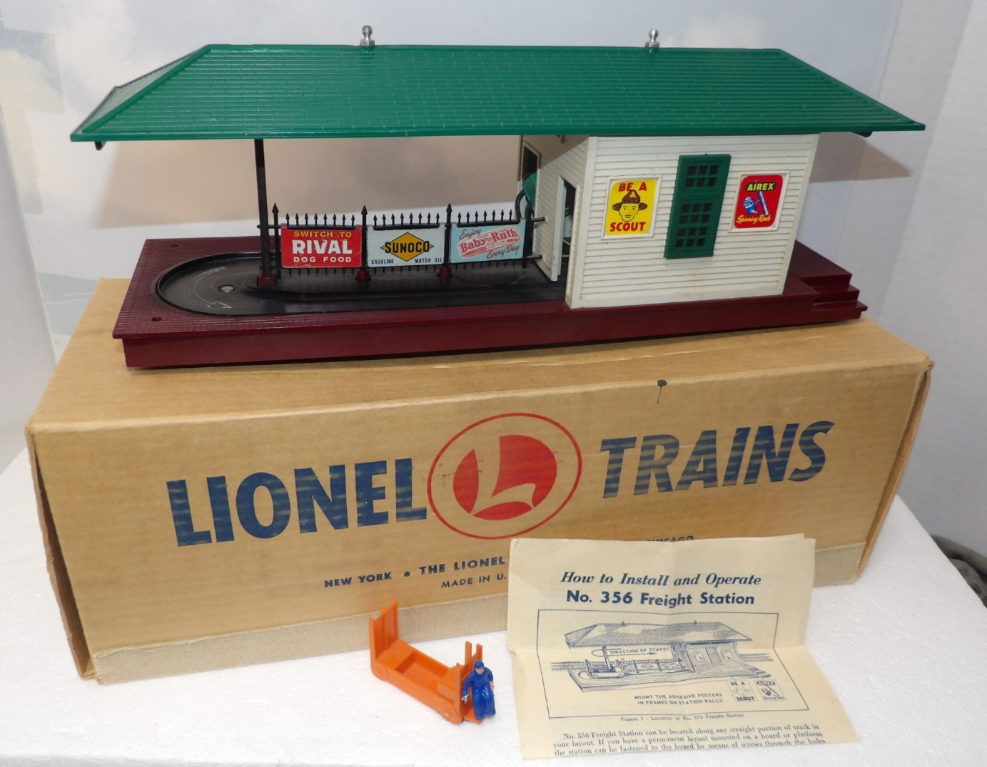Lionel No 356 Post-War Operating Freight Station w/original box 0 Gauge tested Lionel No 356 Post-War Operating Freight Station w/original box 0 Gauge tested