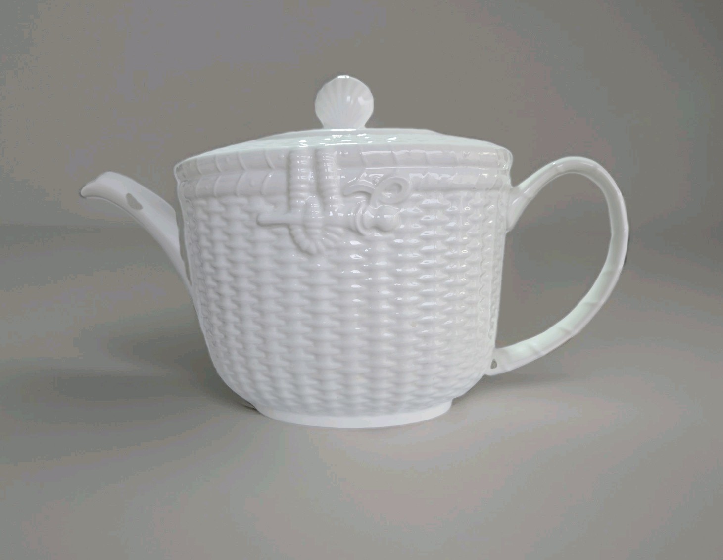 NEW Wedgwood Nantucket Basketweave White Bone China 1pt Teapot w/ Lid England NEW Wedgwood Nantucket Basketweave White Bone China 1pt Teapot w/ Lid England