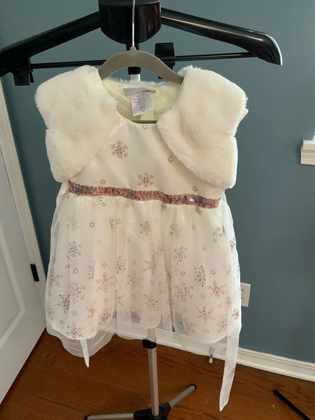 Jona Michelle Dress Size 2T Ivory White Snowflake Holiday Party Fur Jacket Jona Michelle Dress Size 2T Ivory White Snowflake Holiday Party Fur Jacket