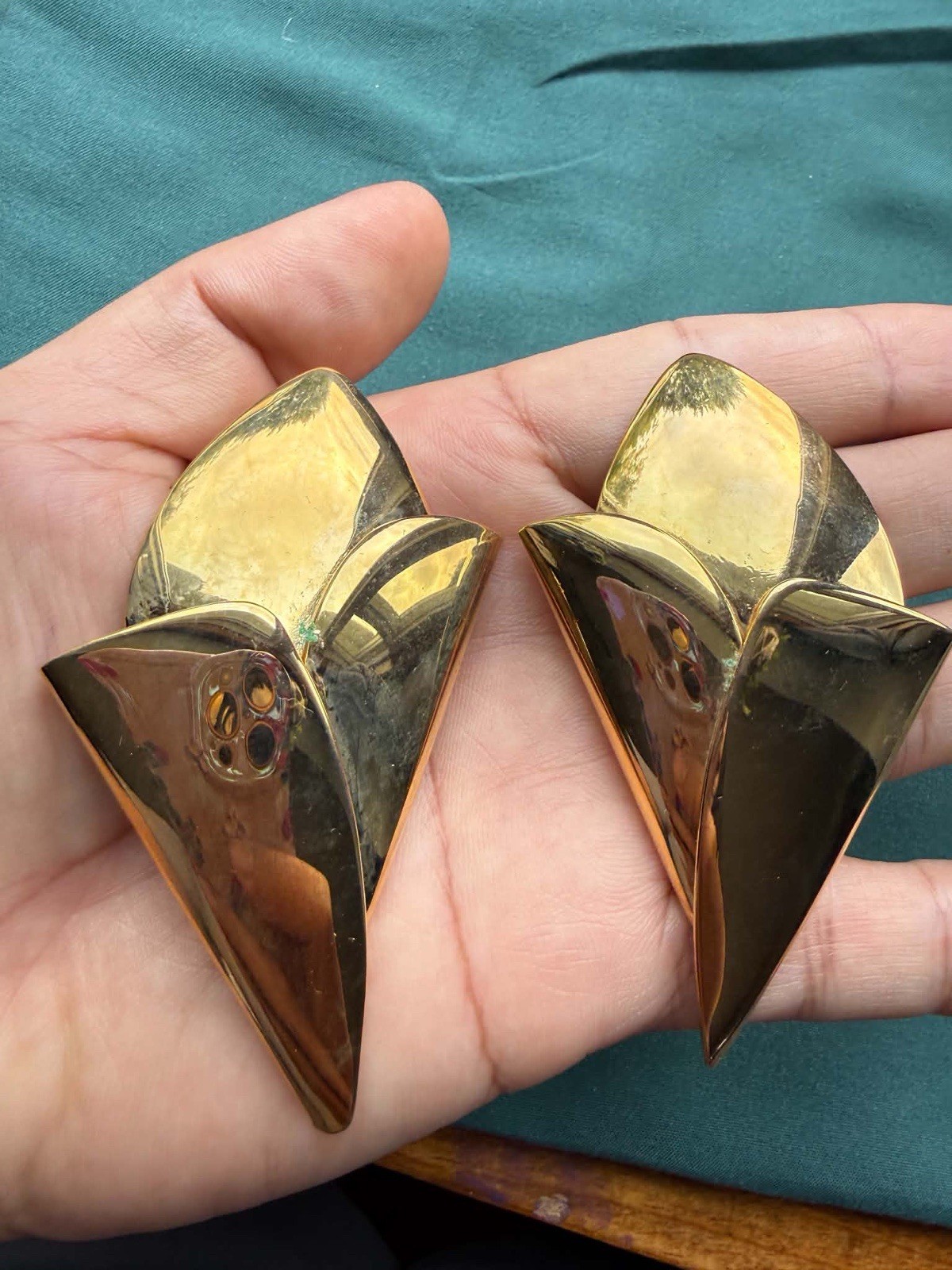 Vtg Unmarked Heavy Metal Gold Tone Tulip Flower Clip Earrings Drop Dangling