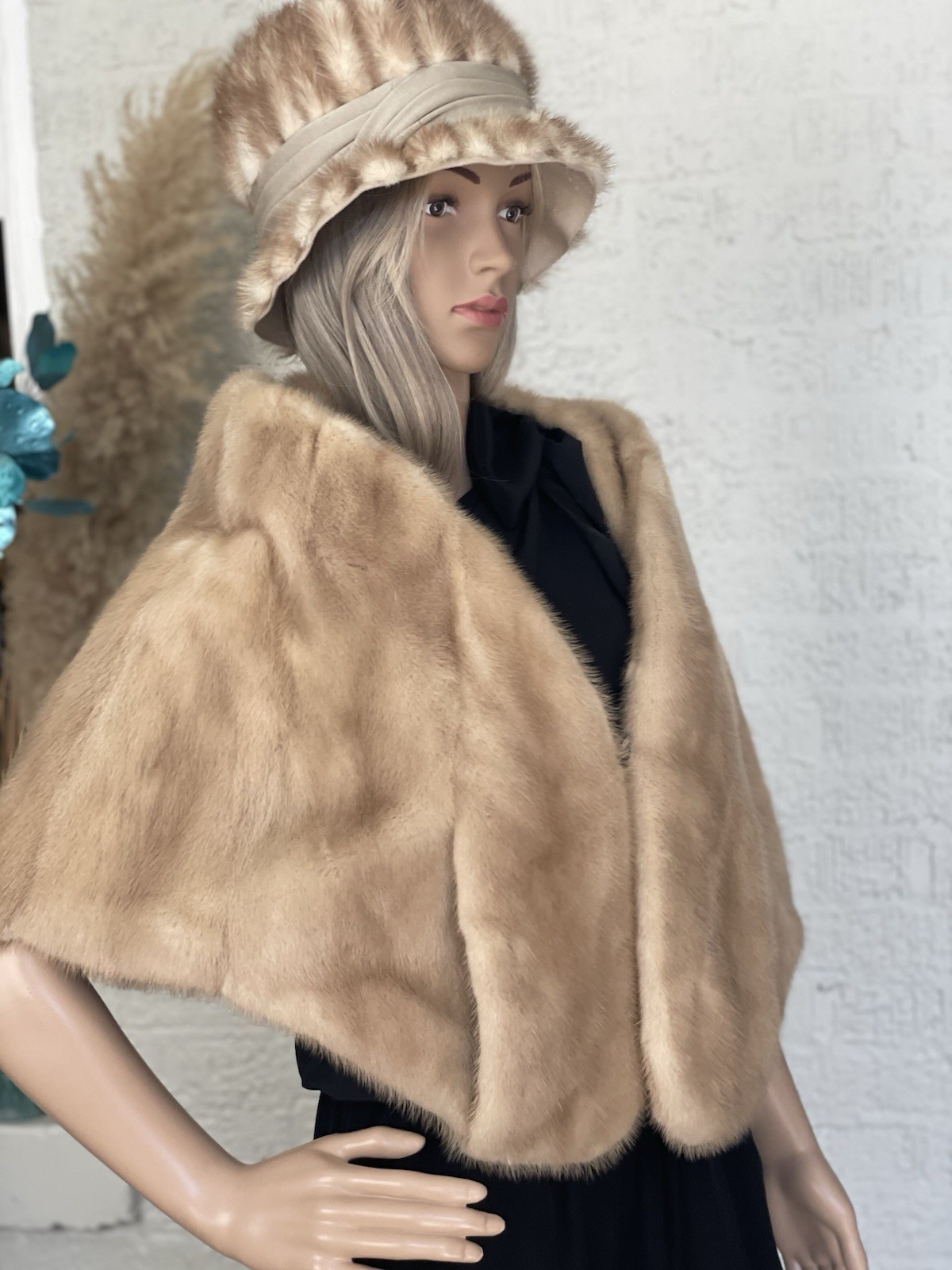 Vintage 1960s Penn Fifth Avenue Blonde Mink Fur Cape Capelet Champagne FLA