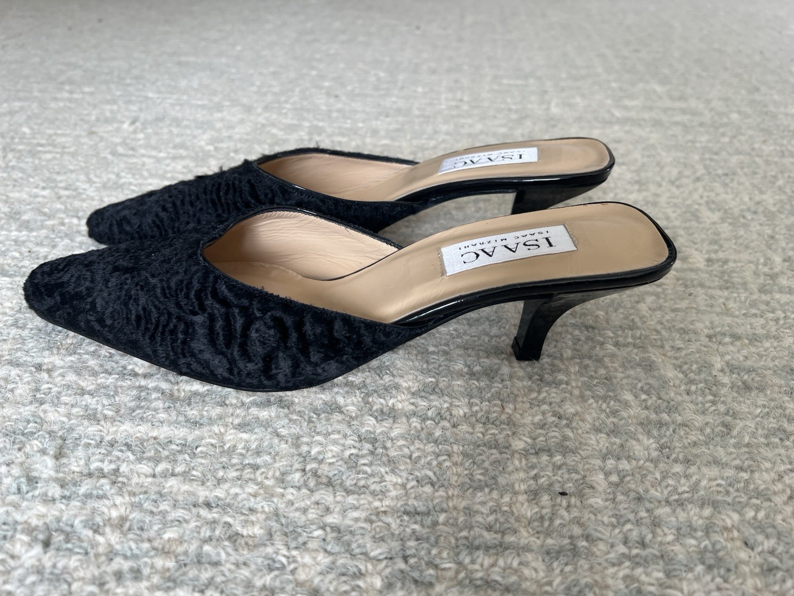 NEW Isaac Mizrahi Black Y2K Vintage Pony Hair Kitten Heel Mules Size: 8 B NEW Isaac Mizrahi Black Y2K Vintage Pony Hair Kitten Heel Mules Size: 8 B