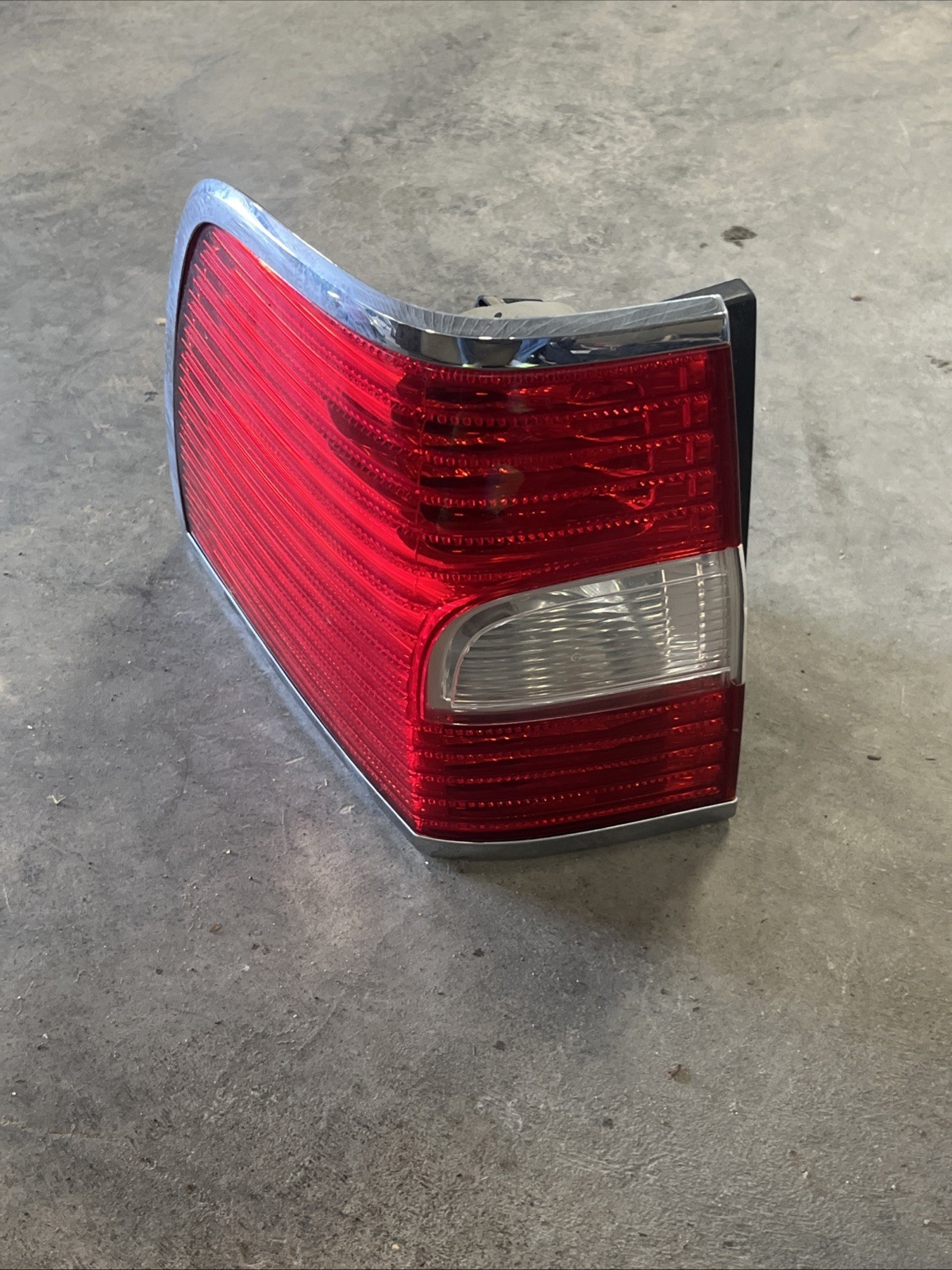2007-2014 Lincoln Navigator Tail Light Quarter Panel Mounted Left Driver OEM