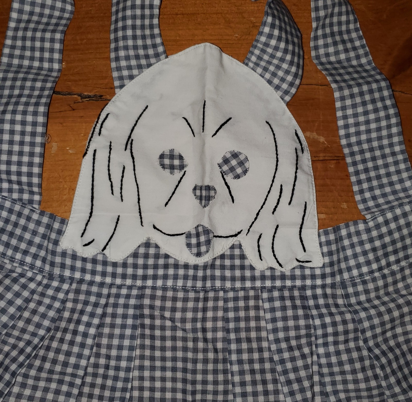 Vintage childrens Apron Gingham Print With Adorable Puppy 1950's Vintage childrens Apron Gingham Print With Adorable Puppy 1950's