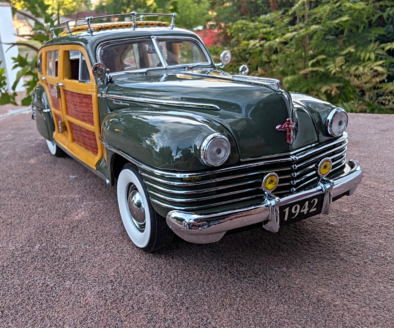 RARE GREEN Danbury Mint 1942 Chrysler Town & Country 1:24 Diecast Car w/box RARE GREEN Danbury Mint 1942 Chrysler Town & Country 1:24 Diecast Car w/box