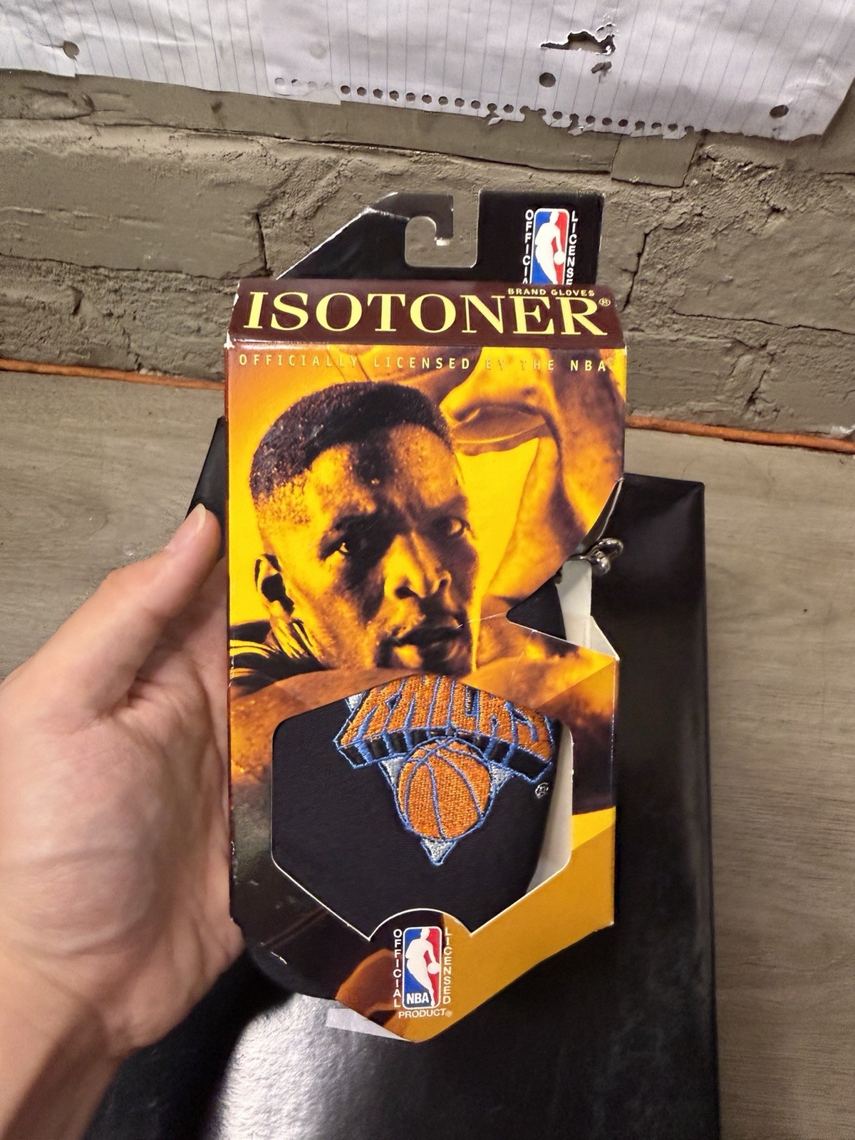 Vtg 1994 Isotoner Knicks NBA Basketball Youth Thinsulate 3M Gloves Sz L/XL NEW