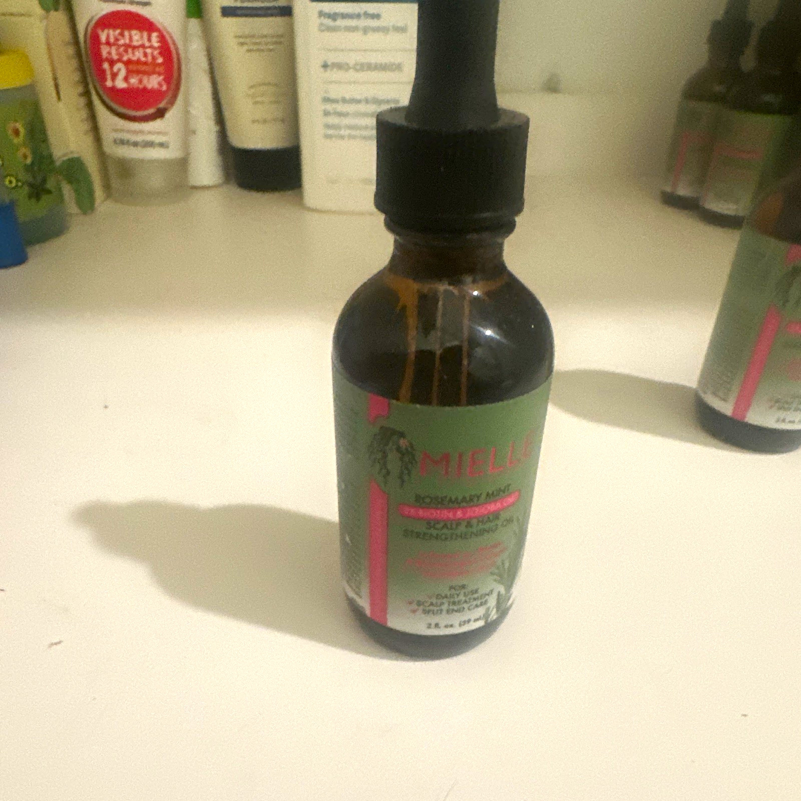 Mielle Rosemary Mint Scalp & Hair Strengthening Oil Biotin Jojoba 2 fl oz