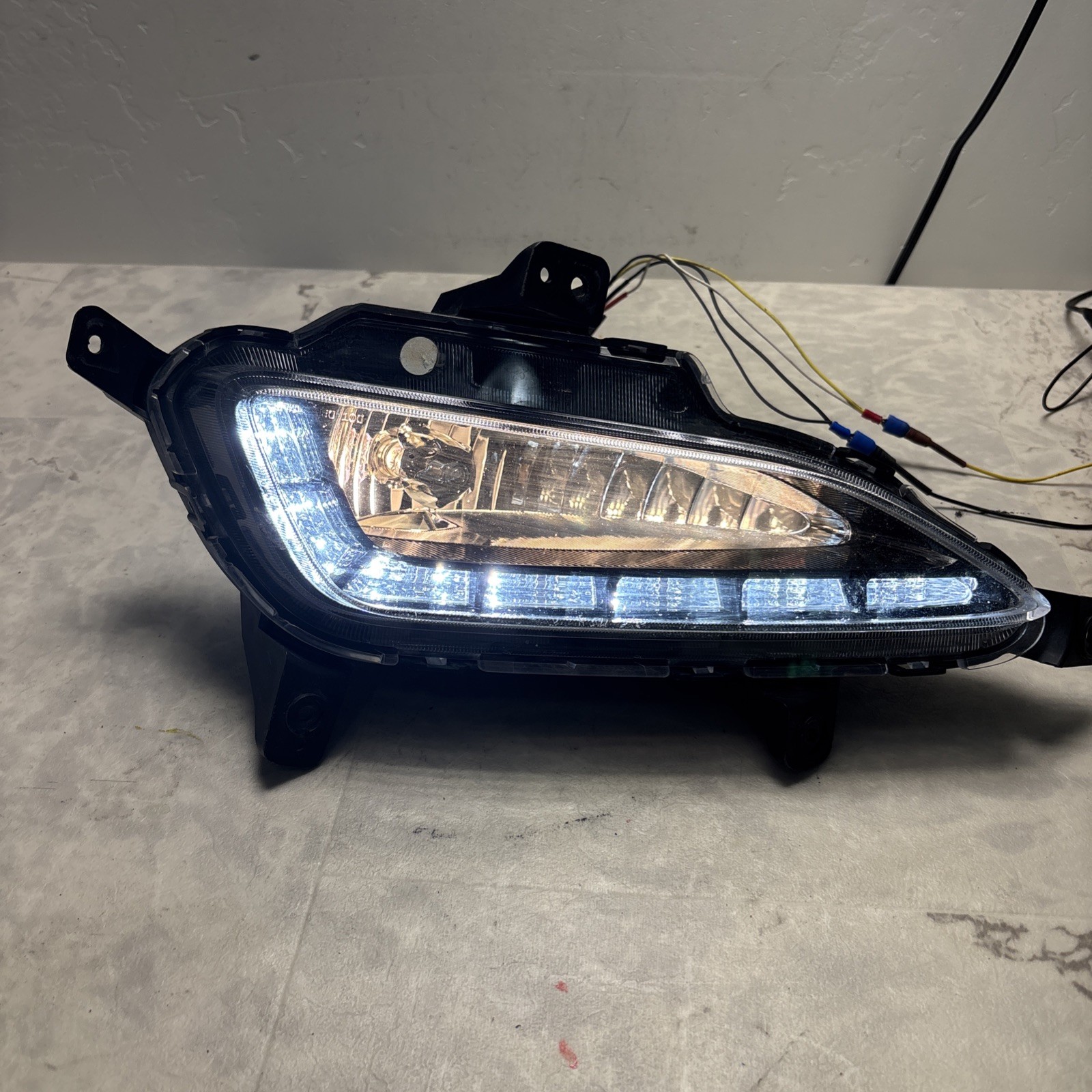 2019-2021 HYUNDAI TUCSON FOG LIGHT LEFT DRIVER  92201-D3100 OEM  Nice