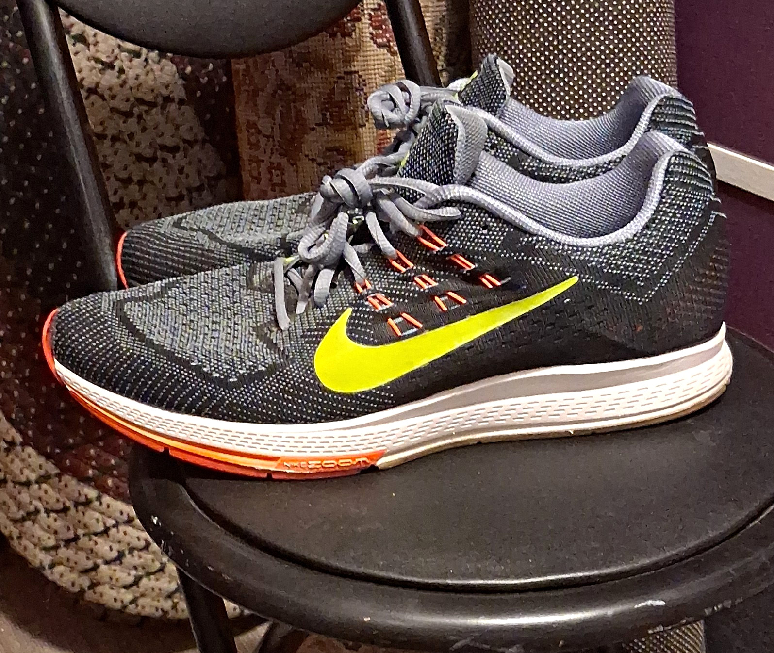 Nike Air Zoom Structure 18 Men’s Low Top Lace-Up Running Shoes Gray Black Volt
