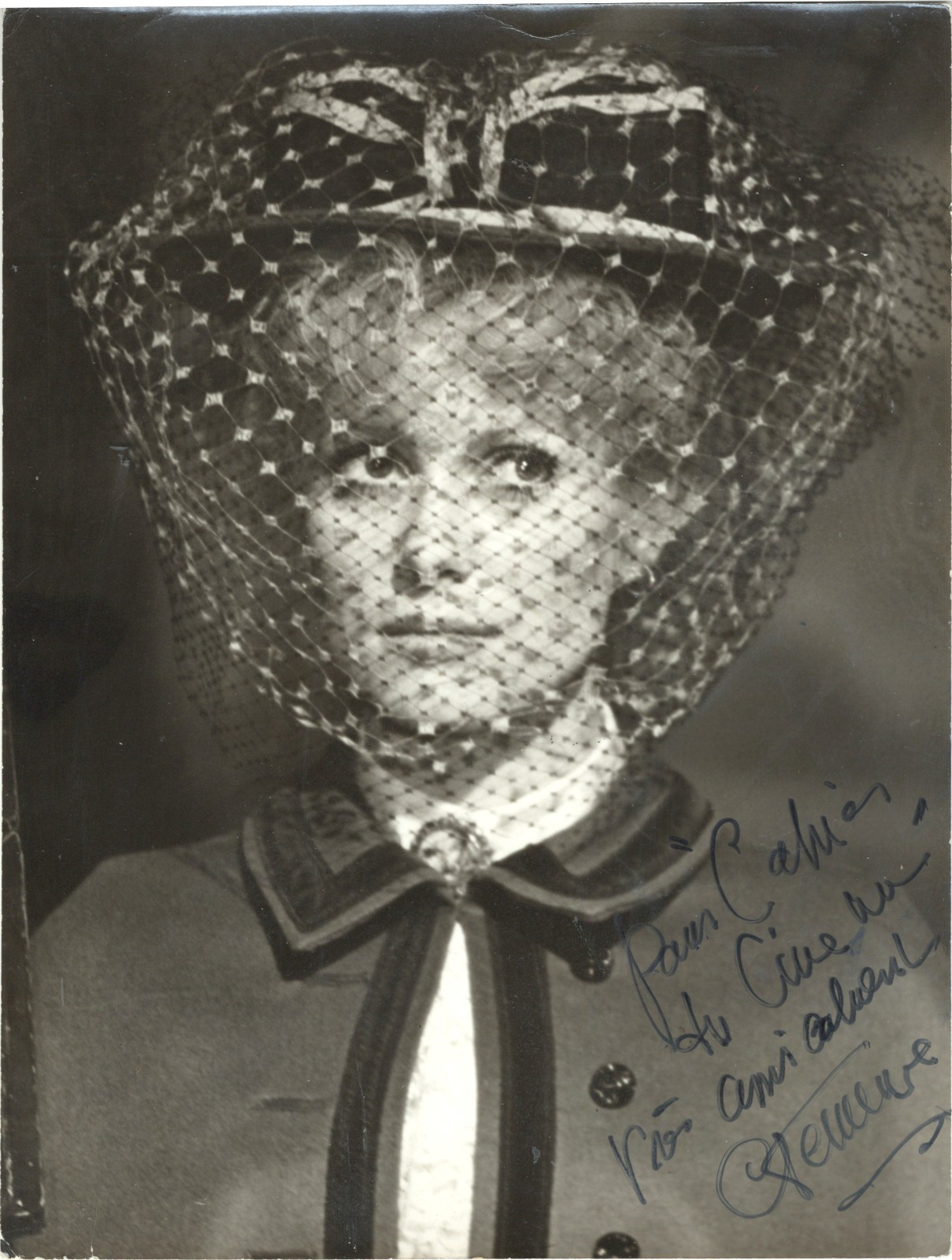 FRENCH ACTRESS CATHERINE DENEUVE, SIGNED VINTAGE PROMOTIONAL PHOTO.