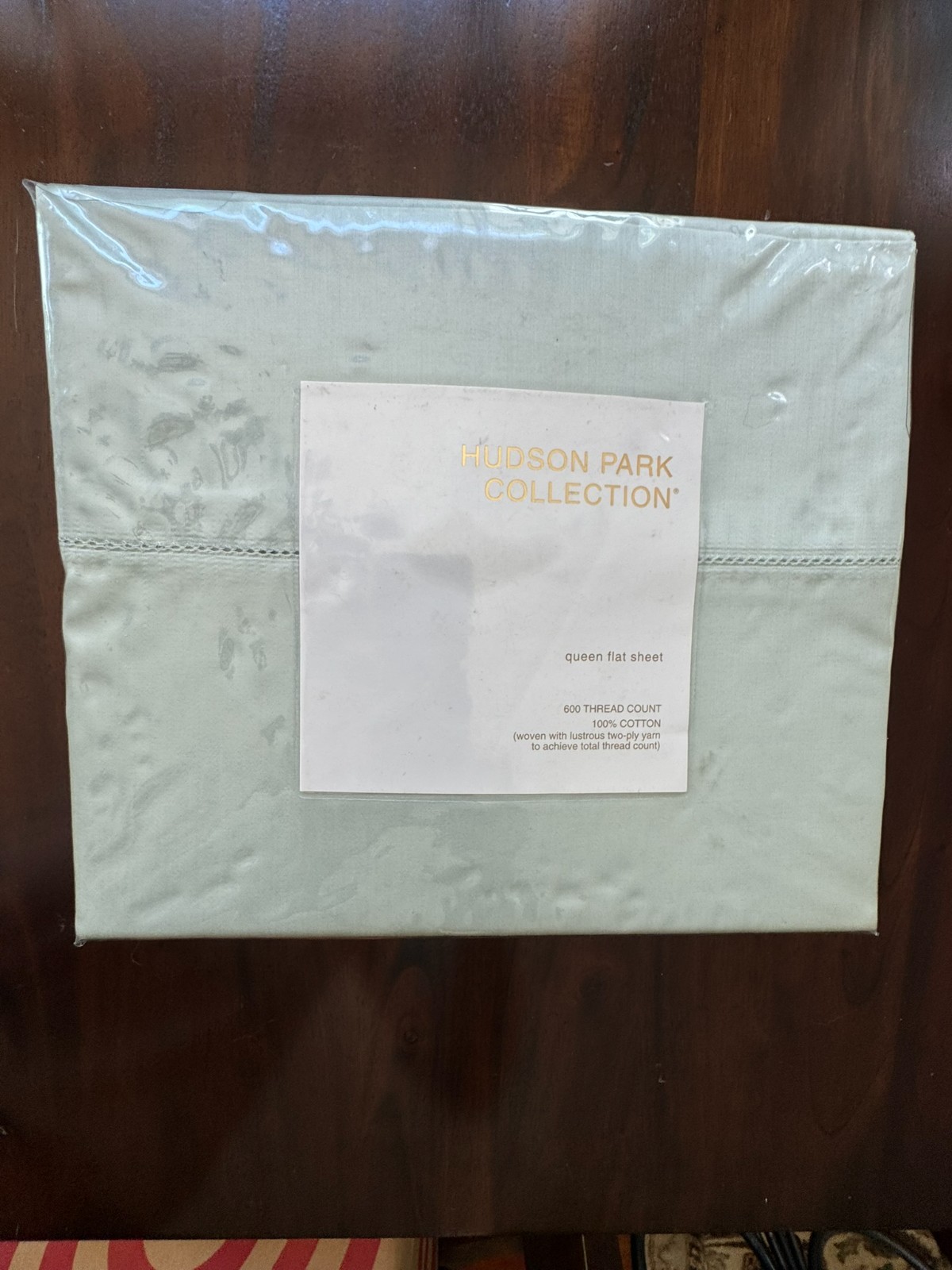 Hudson Park Collection 600TC 100% cotton Queen Flat Sheet, Cloud, Retail $150 Hudson Park Collection 600TC 100% cotton Queen Flat Sheet, Cloud, Retail $150