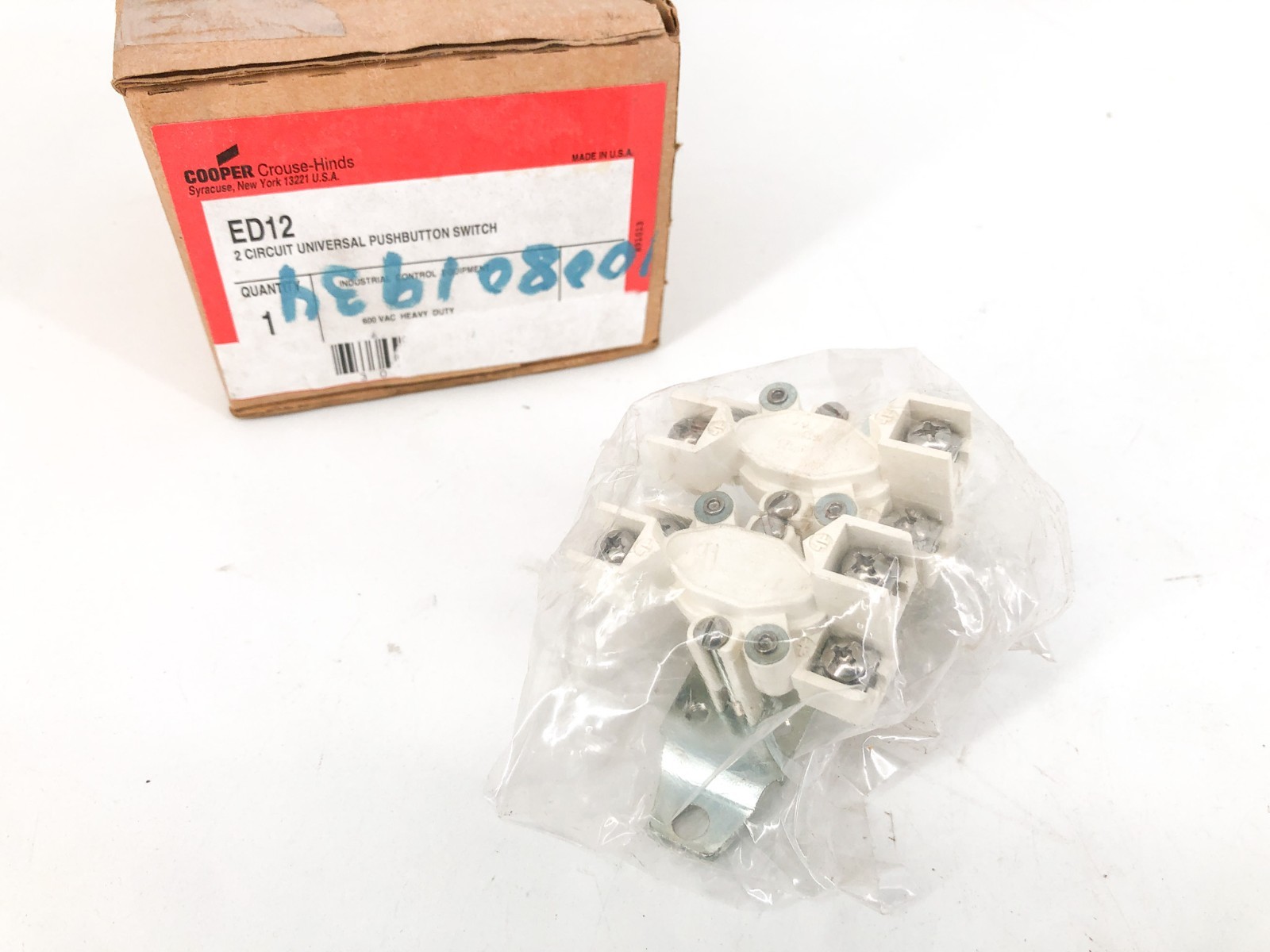 Cooper Crouse Hinds ED12 2-Circuit Universal Pushbutton Switch 600VAC 2NO/2NC