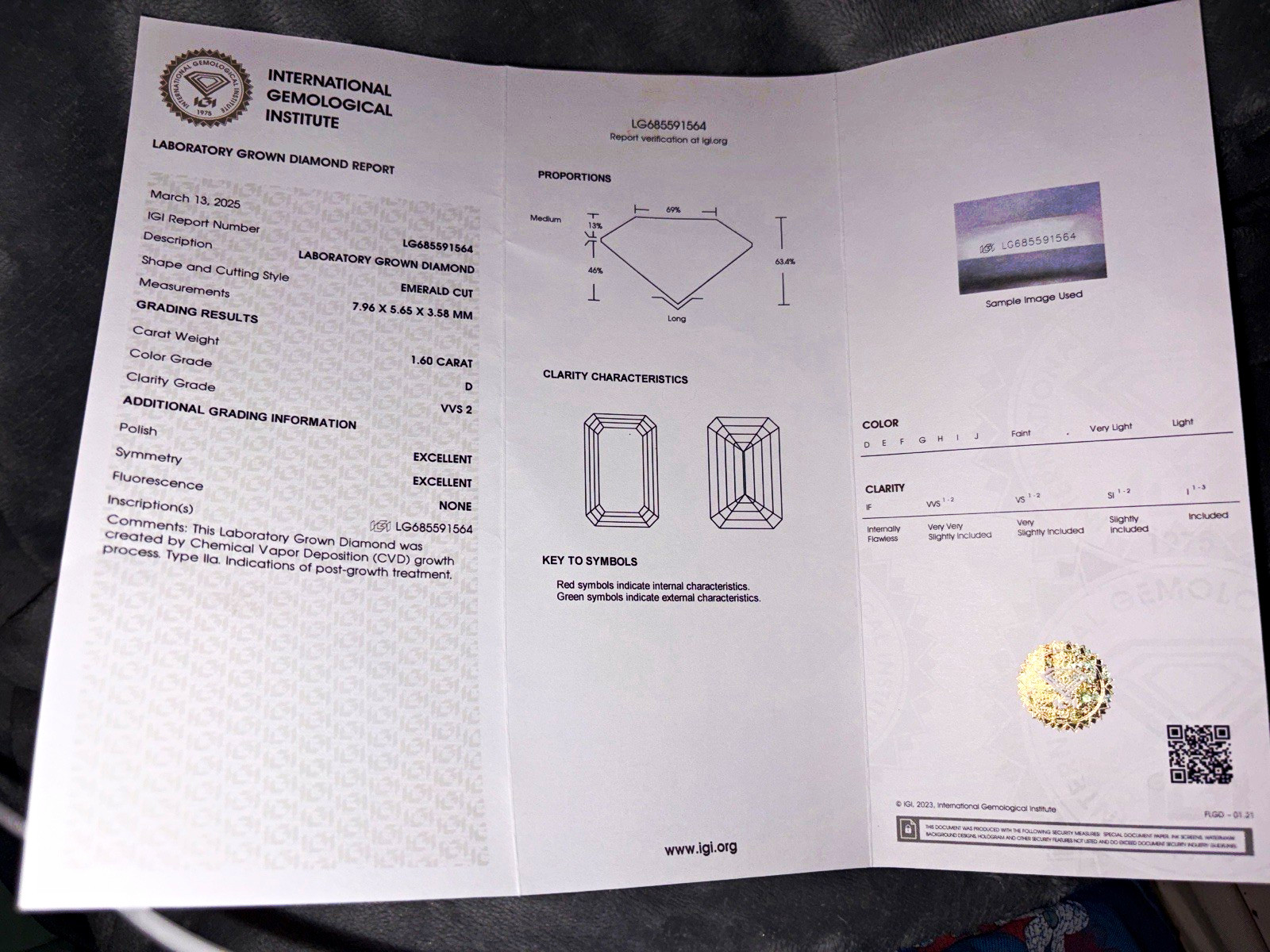 IGI Report Lab-Created Diamond 1.60ct D VVS2 Emerald Cut 7.96x5.65mm