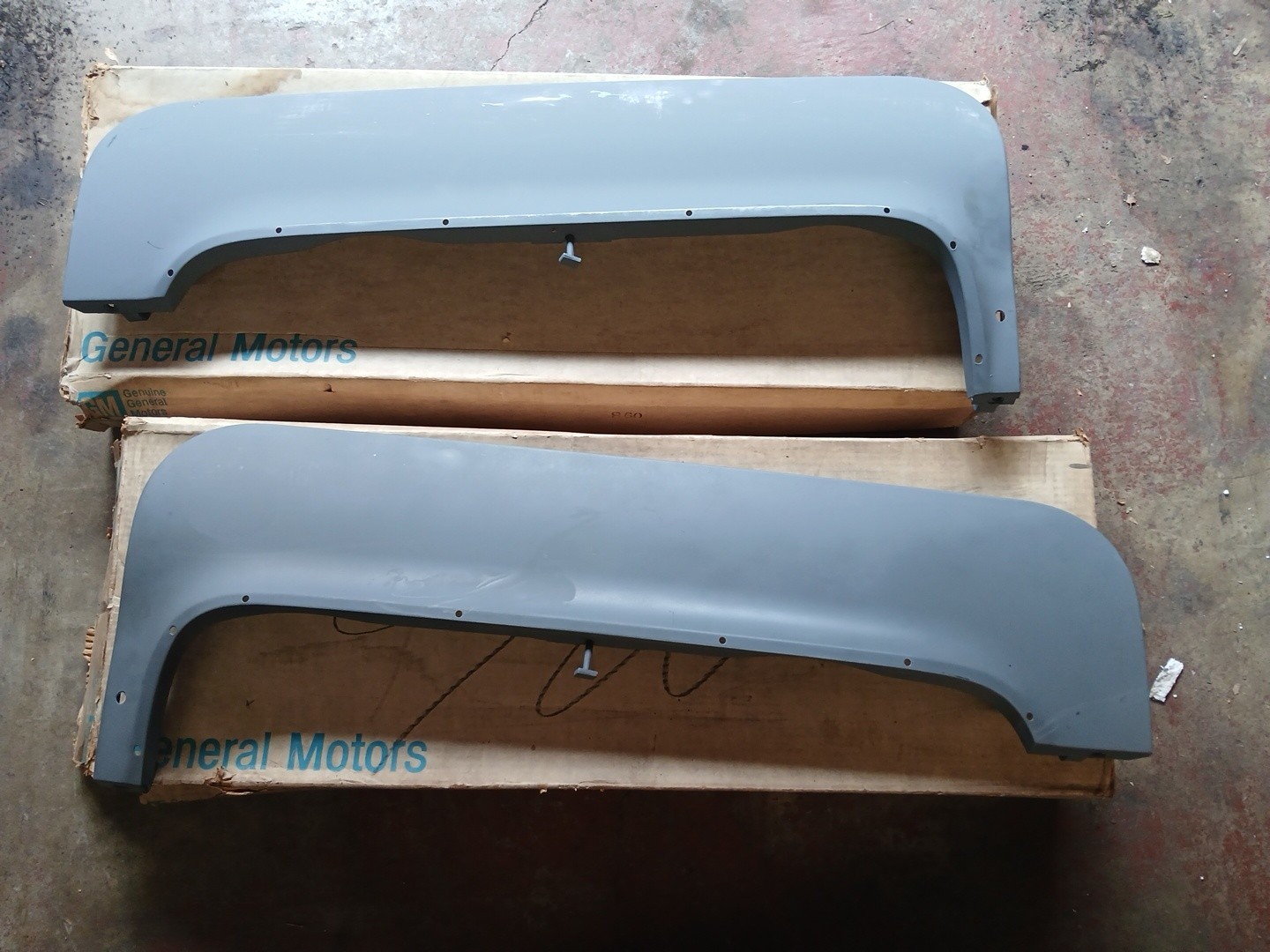 NOS 1967 1968 Cadillac Fleetwood fender skirt SKIRTS
