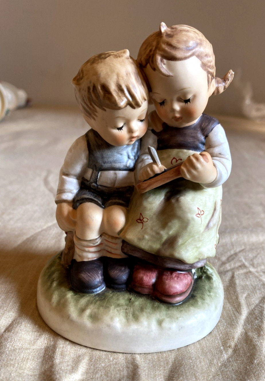 Vintage Hummel Smart Little Sisters #346 TMK5 Excellent cond.