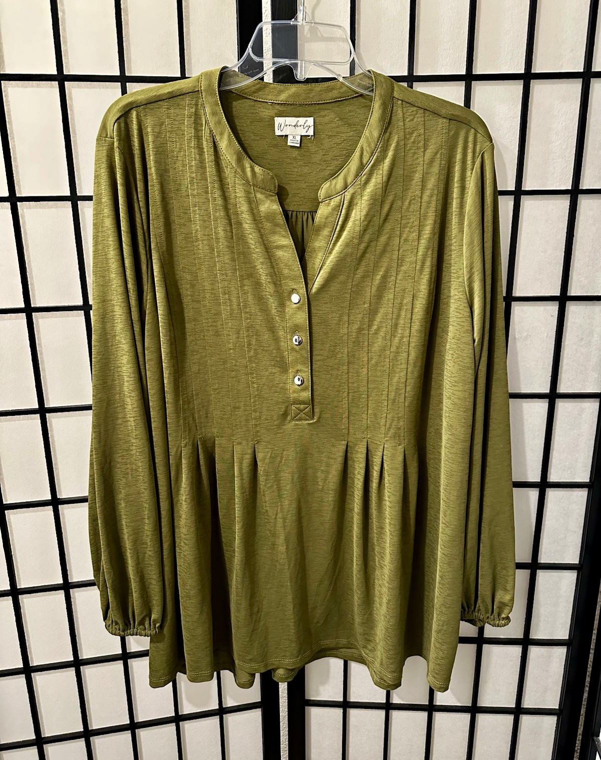 Wonderly Women’s Green Solid Knit Split Neck Pullover Button Pleated Tunic XL