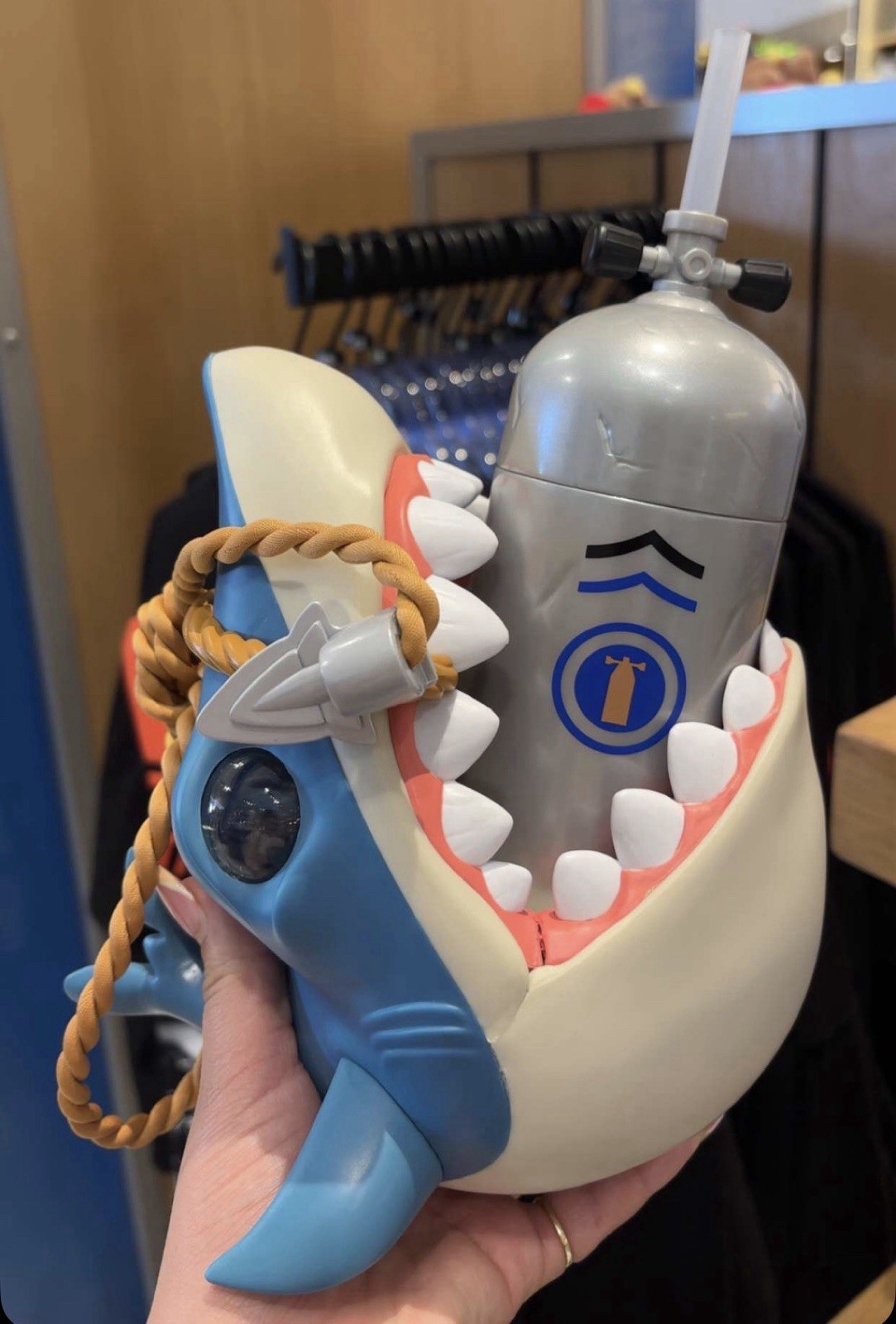 2026 Universal Studios Jaws Sipper Cup Shark & Scuba Tank Carrier Rope 16oz New