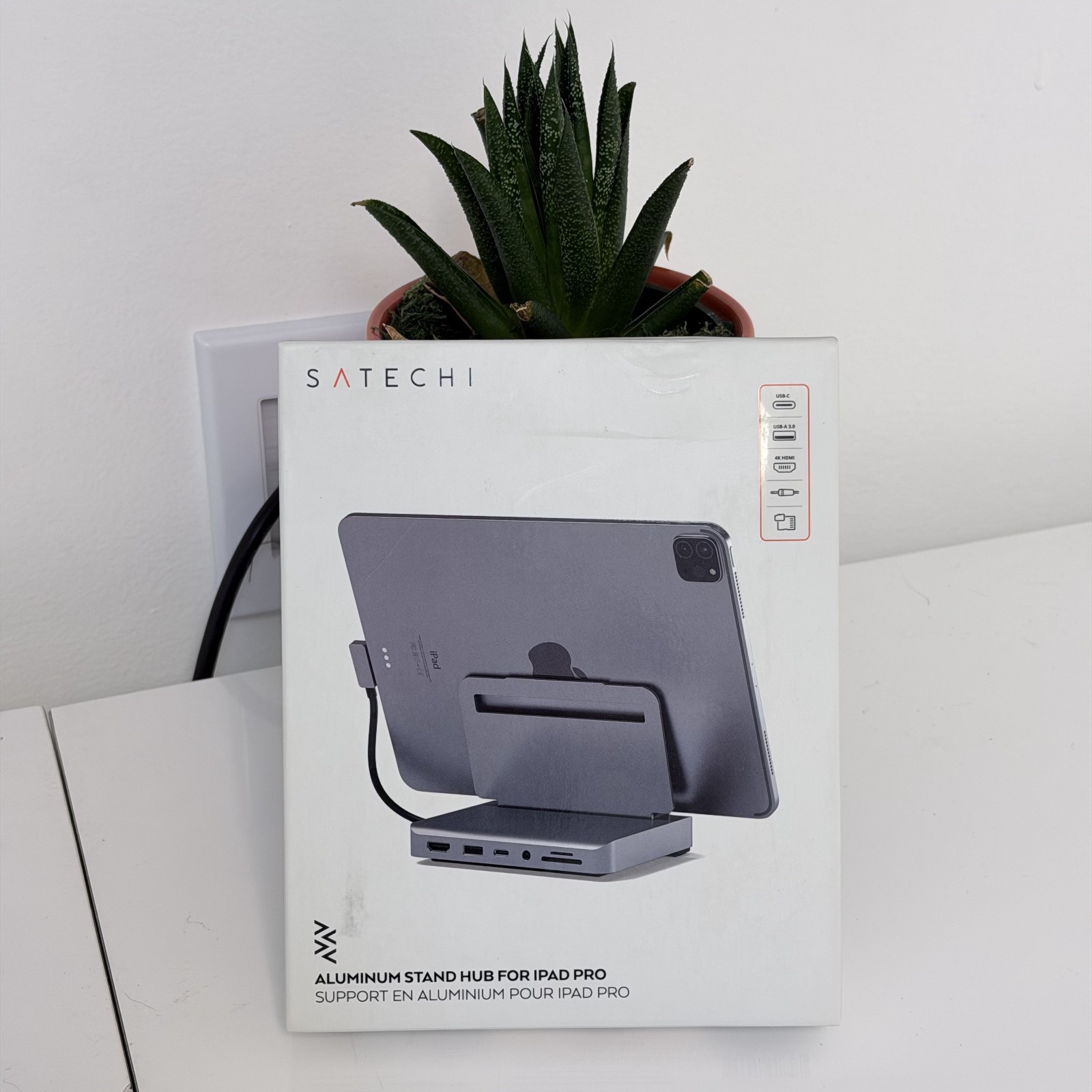 New Satechi Aluminum Stand Hub for iPad Pro Space Gray ST-TCSHIPM