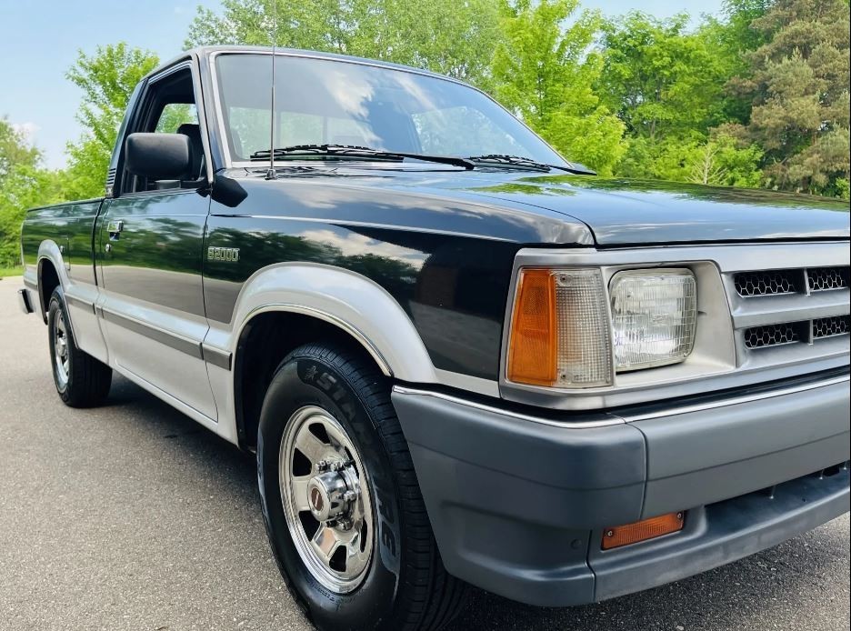 MAZDA LX TRUCK B2000 B2200 B2600 Classic Bucket Seats  1980s and 1990s