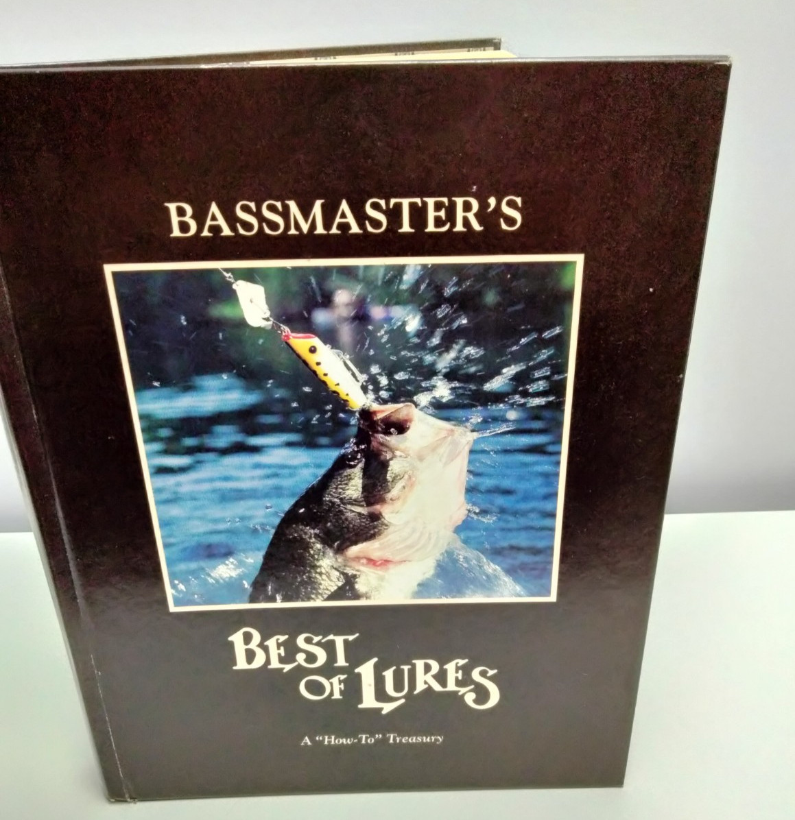 1989 Bassmaster’s Best of Lures Dave Precht BASS Fishing Tips Hardcover Book